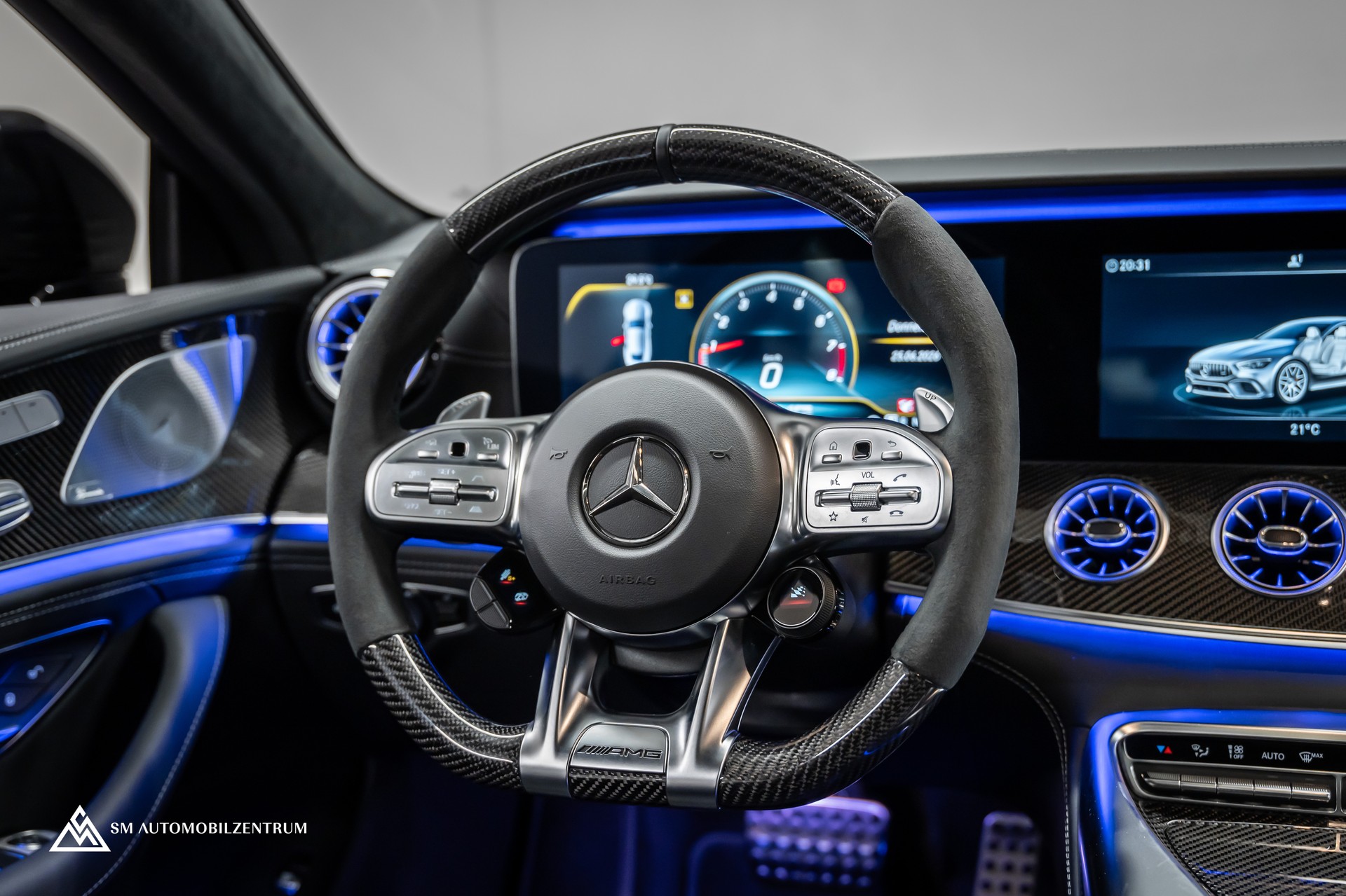 MERCEDES-BENZ AMG GT 63 S 4matic+ / Aeropaket / Carbon / Panorama / Sitzbelüftung-image-16