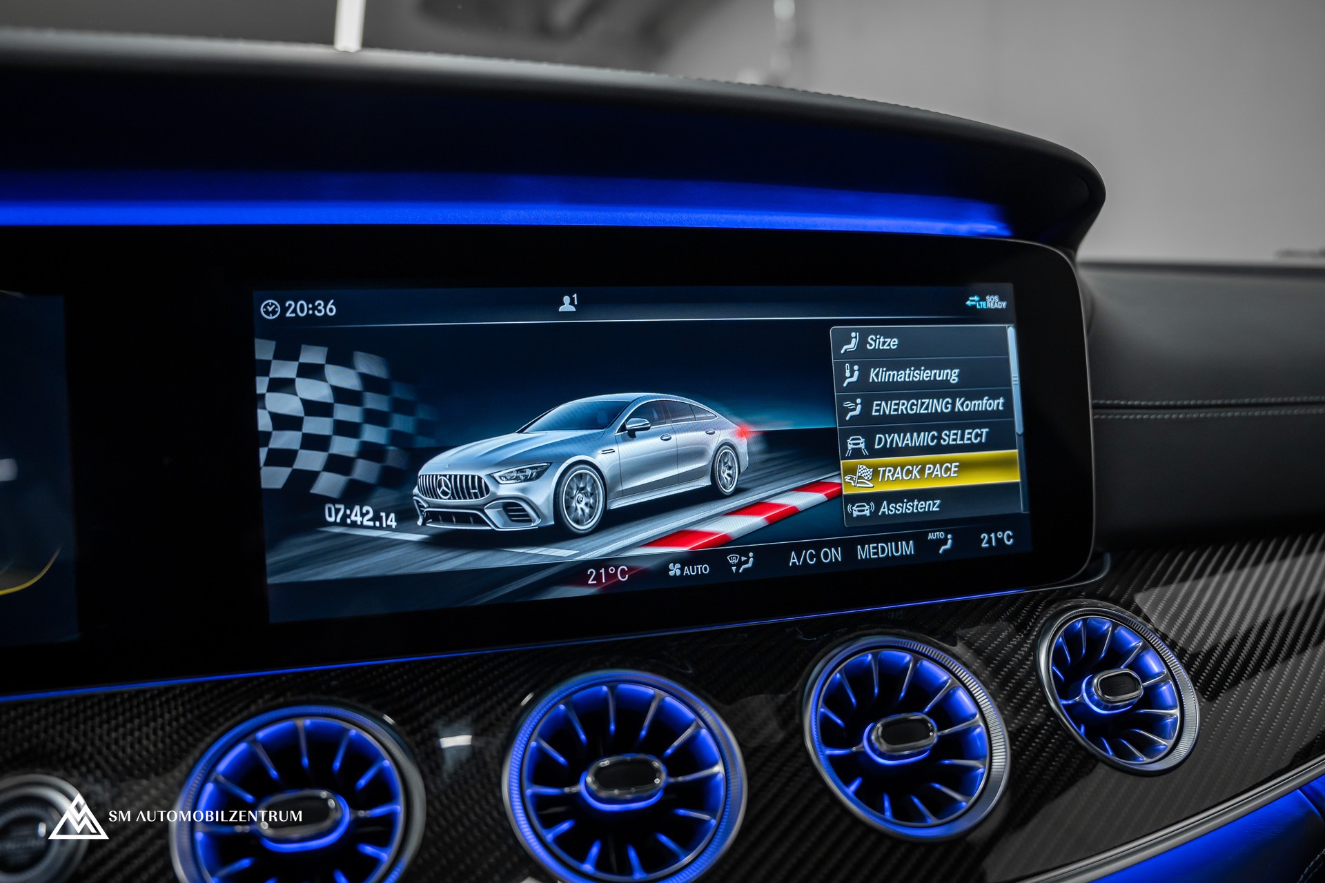 MERCEDES-BENZ AMG GT 63 S 4matic+ / Aeropaket / Carbon / Panorama / Sitzbelüftung-image-40