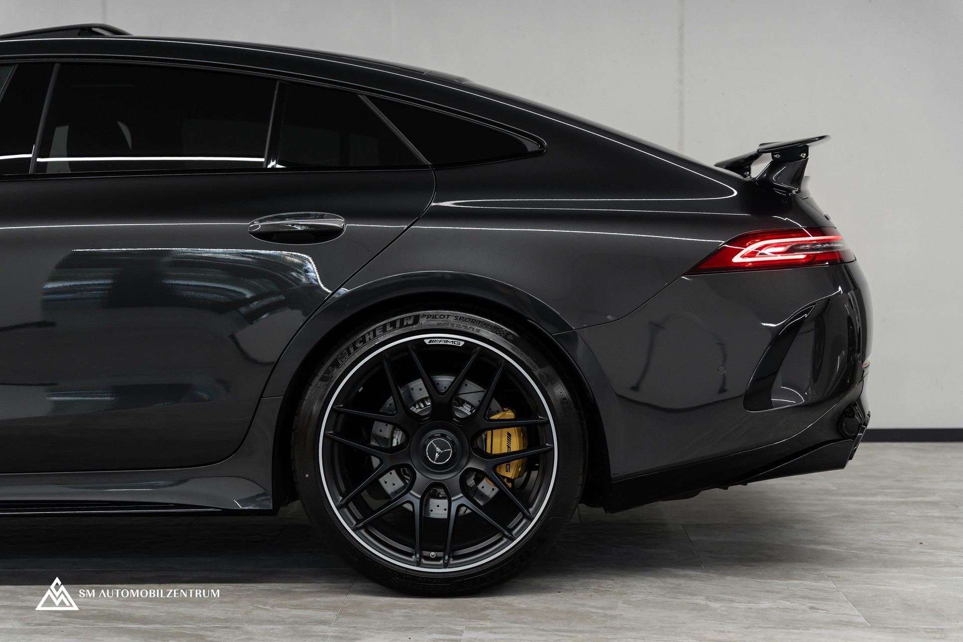MERCEDES-BENZ AMG GT 63 S 4matic+ / Aeropaket / Carbon / Panorama / Sitzbelüftung-image-6