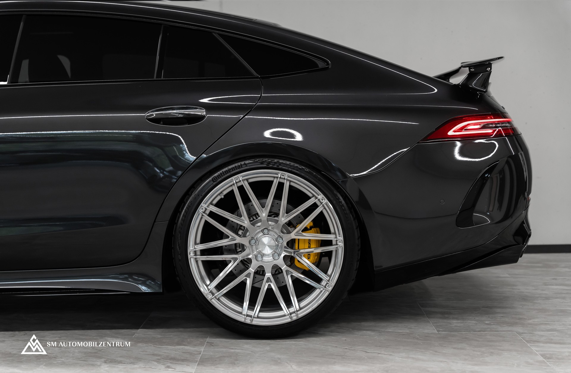 MERCEDES-BENZ AMG GT 63 S 4matic+ / Aeropaket / Carbon / Standheizung / Sitzbelüftung-showroom-element-2
