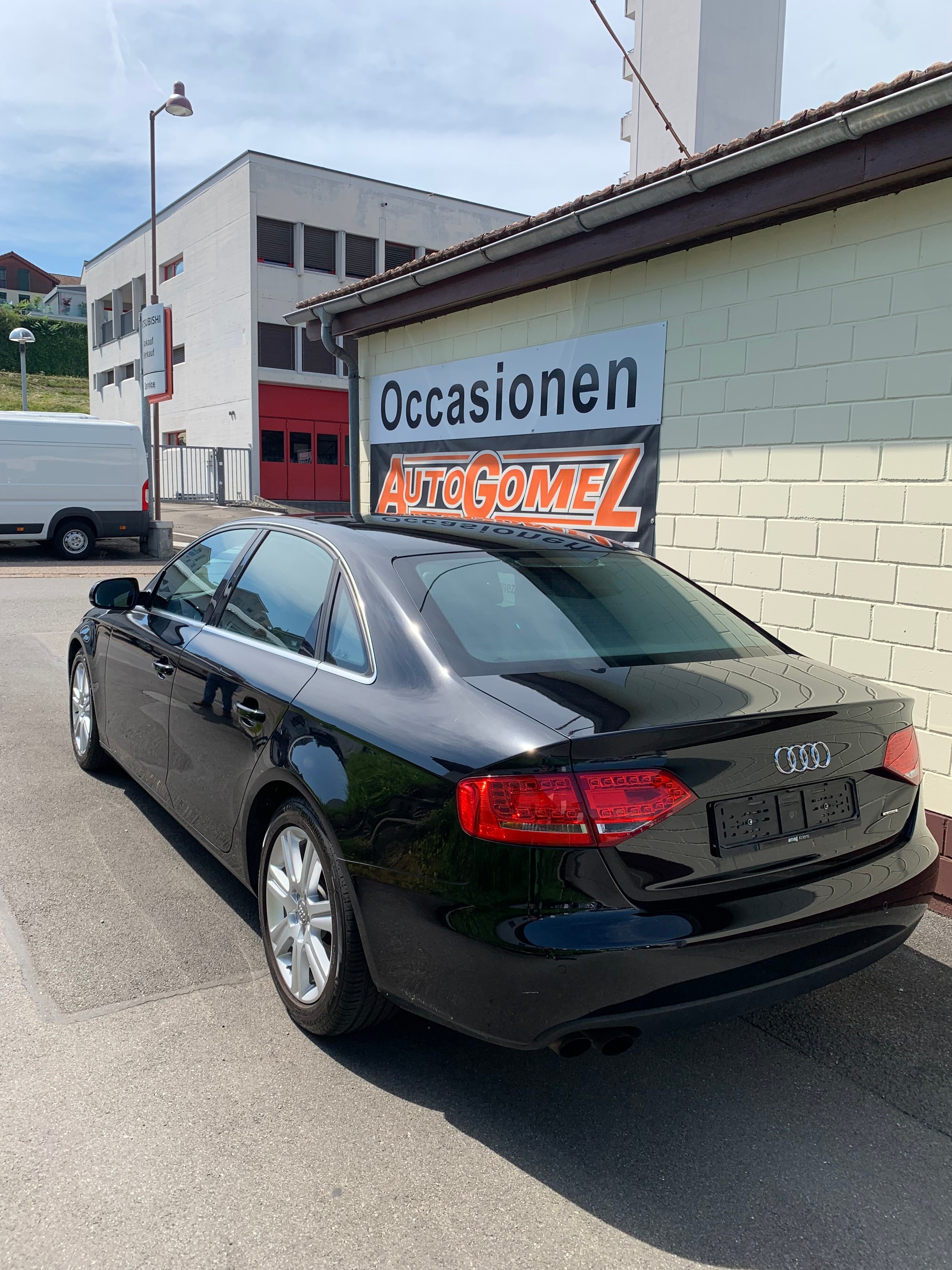 AUDI A4 Limousine 1.8 TFSI quattro-image-2