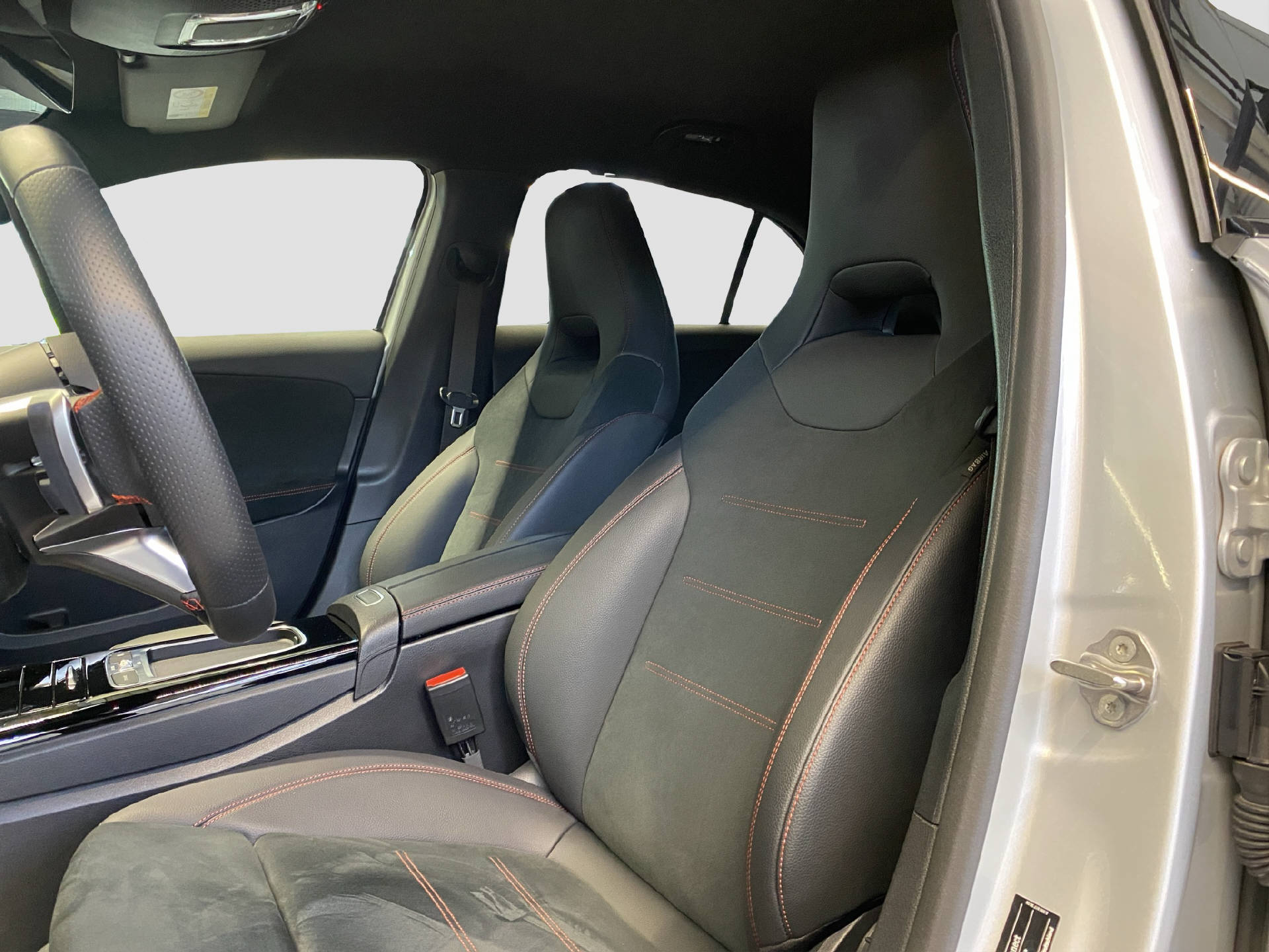 MERCEDES-BENZ A 250 AMG Line 4MATIC-image-11