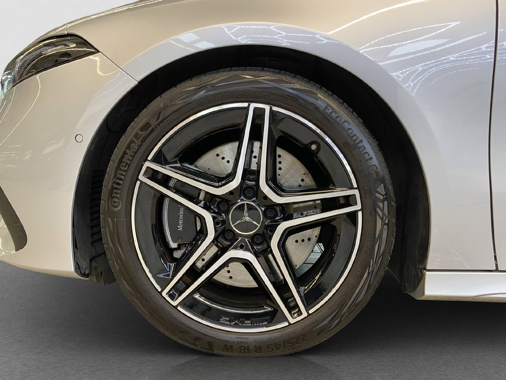 MERCEDES-BENZ A 250 AMG Line 4MATIC-image-5