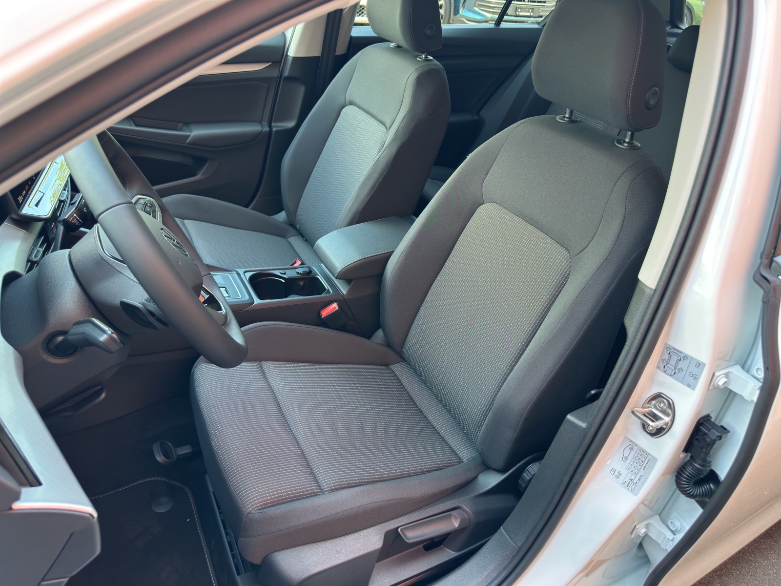 VW Golf 1.5 e TSI mHEV Value DSG-image-11