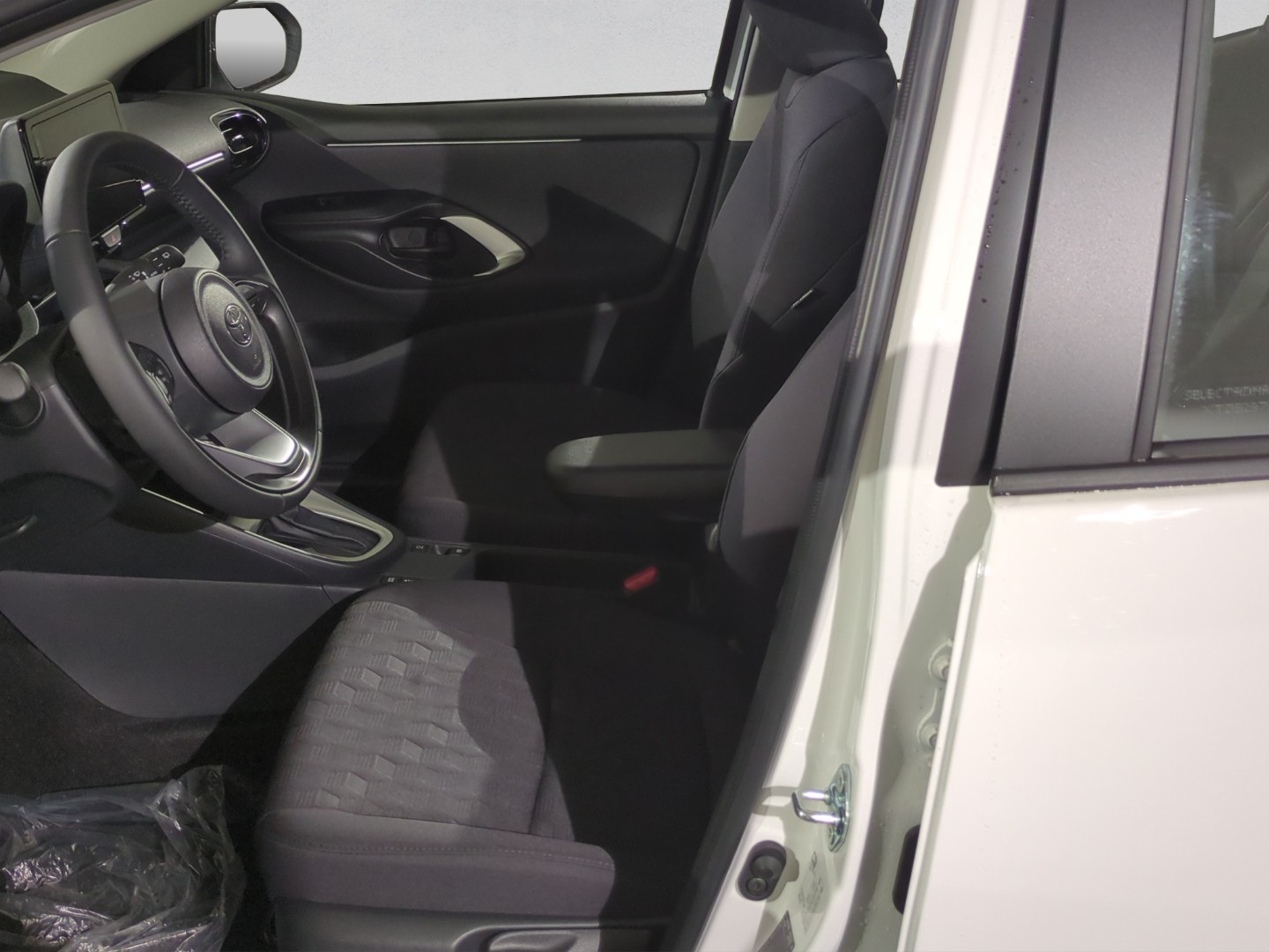 TOYOTA Yaris 1.5 Comfort e-CVT-image-8