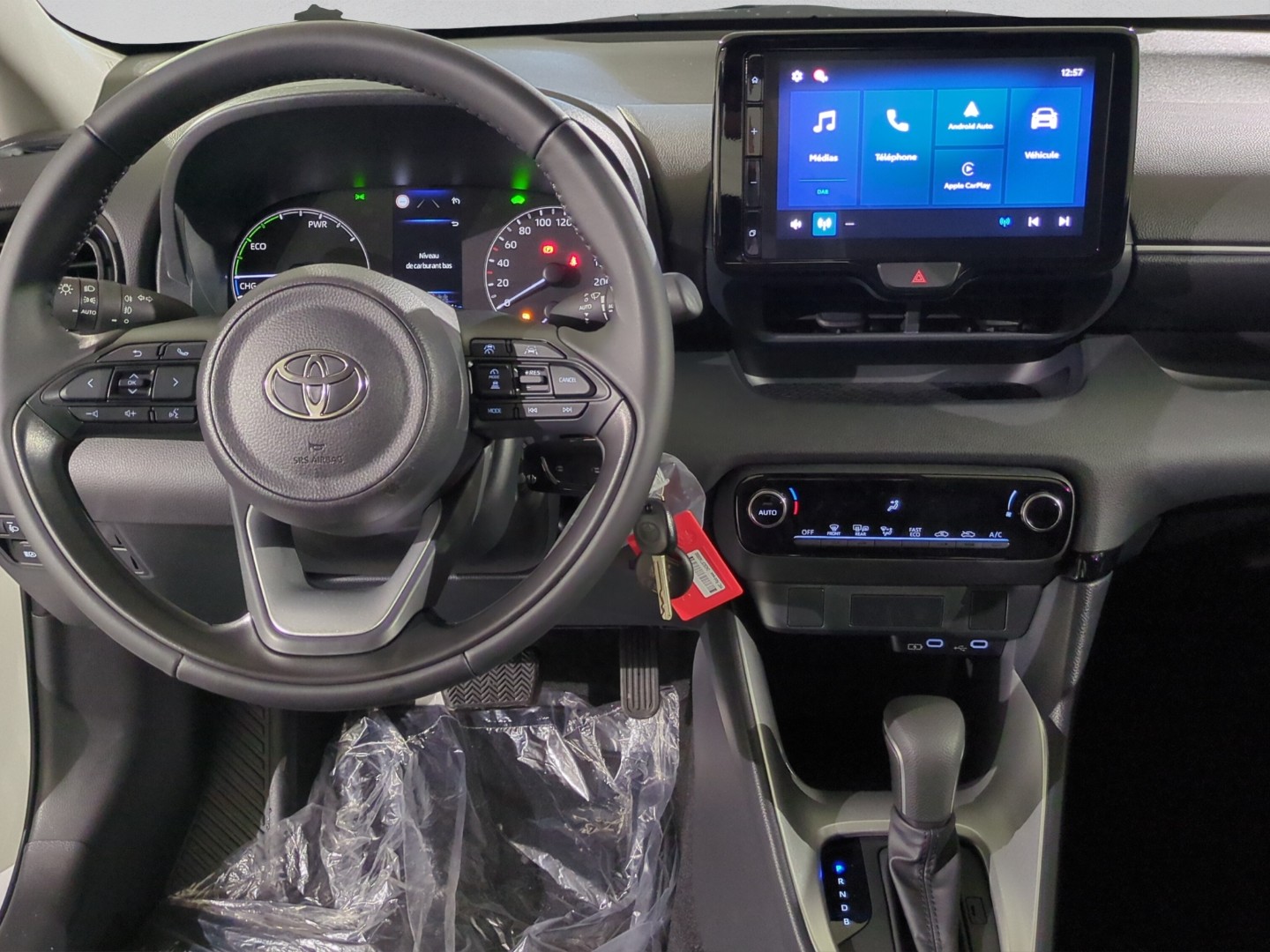 TOYOTA Yaris 1.5 Comfort e-CVT-image-9