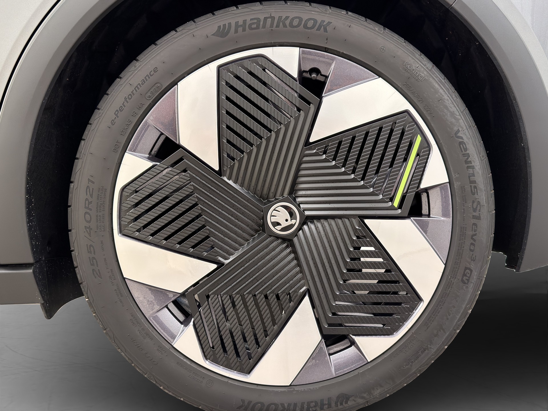 SKODA Elroq RS 4x4-image-14