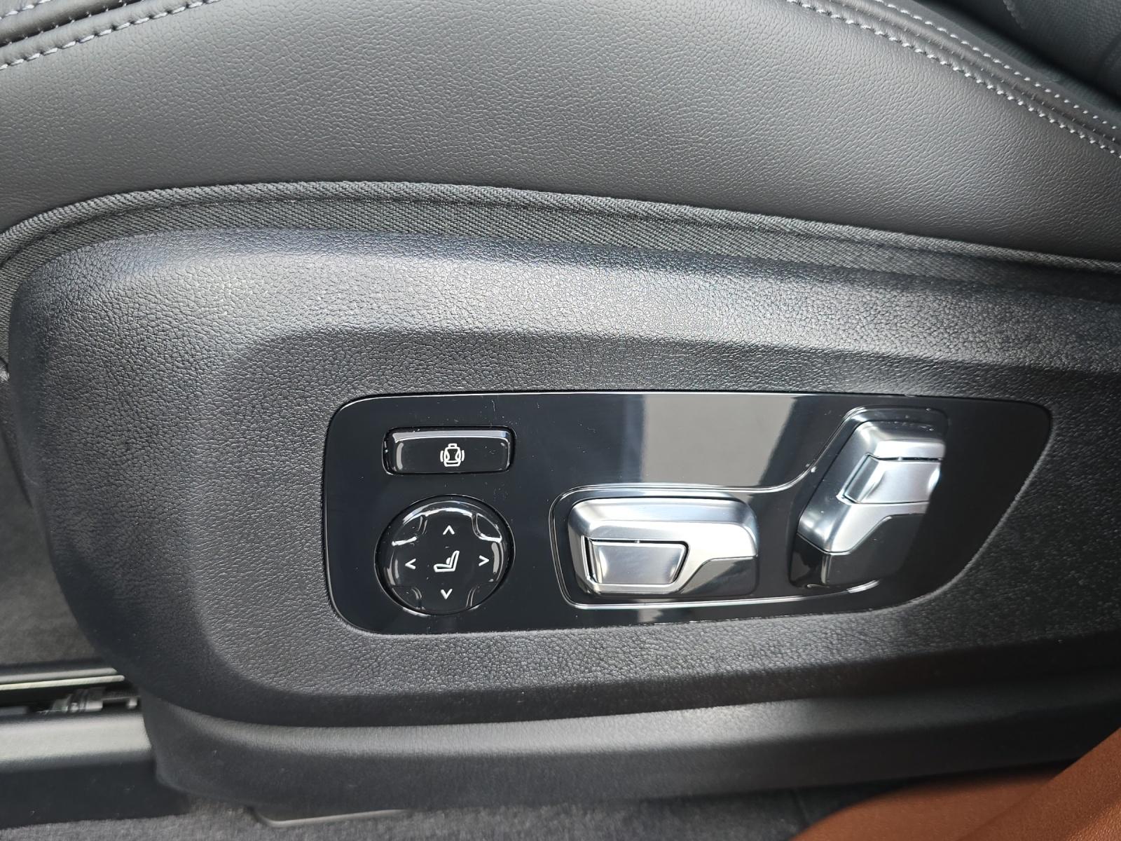 BMW XM 50e Plug-in Hybrid-image-16