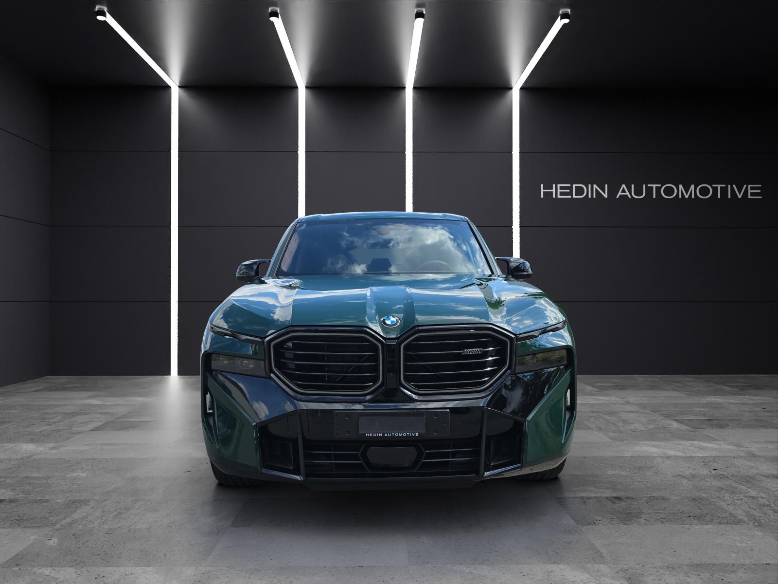 BMW XM 50e Plug-in Hybrid-showroom-element-1