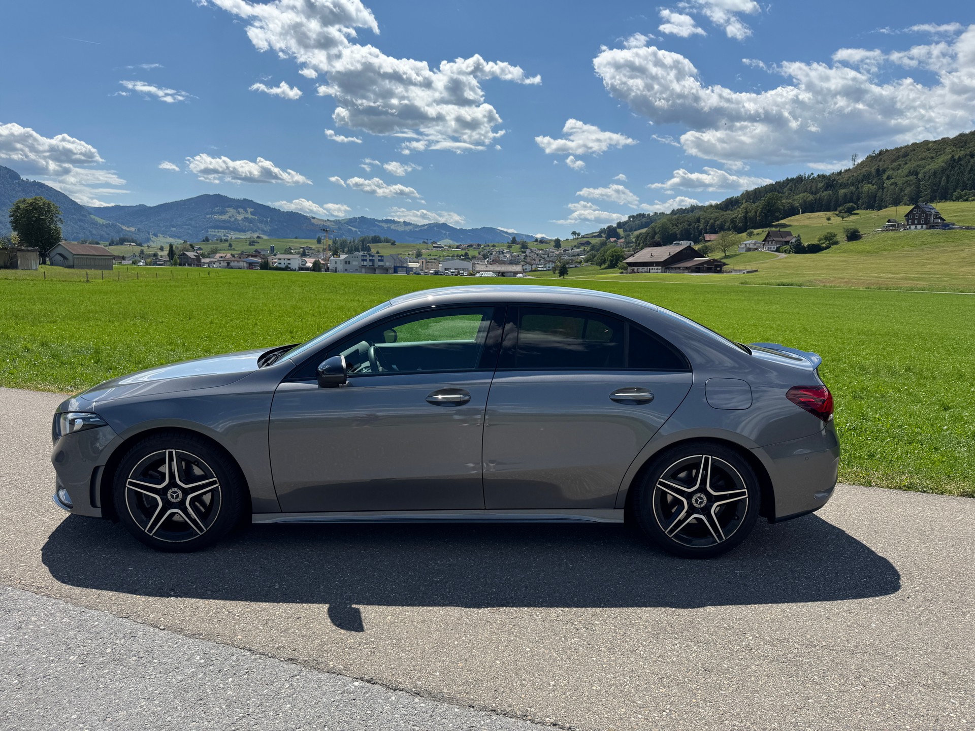 MERCEDES-BENZ AMG Line 4Matic Sedan-image-3