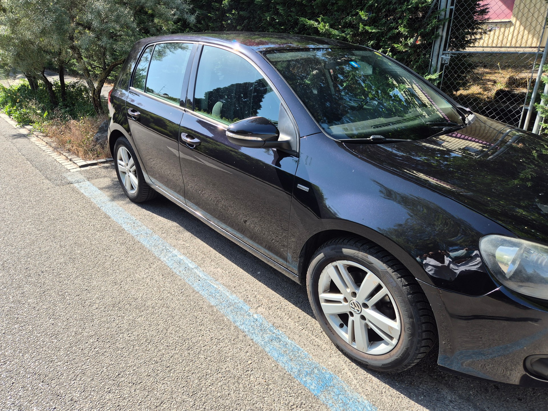 VW 1.6 TDI BlueMT Trendline-image-2