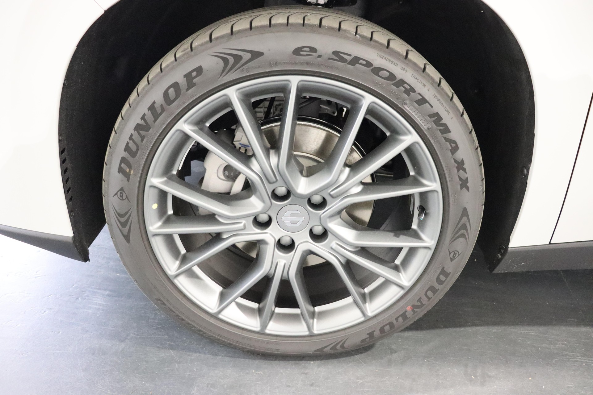 LEAPMOTOR C10 1.5 REEV Design-image-6