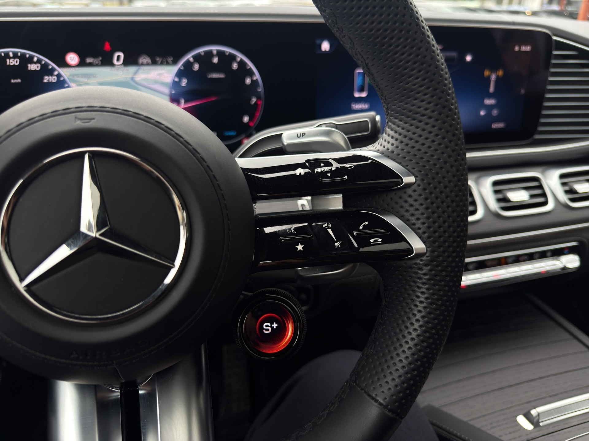 MERCEDES-BENZ GLE 63 S AMG 4matic+ Coupé-image-24