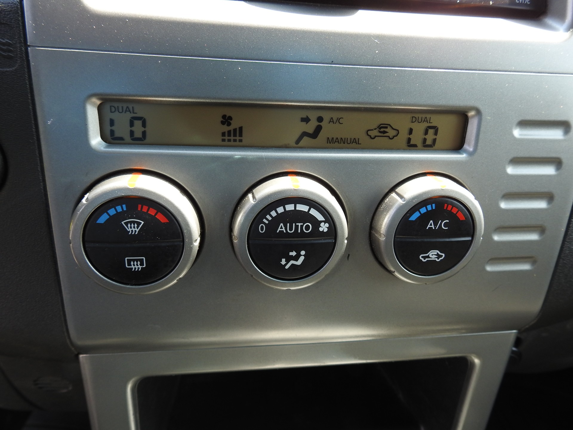 NISSAN Pathfinder 2.5 dCi LE-image-22