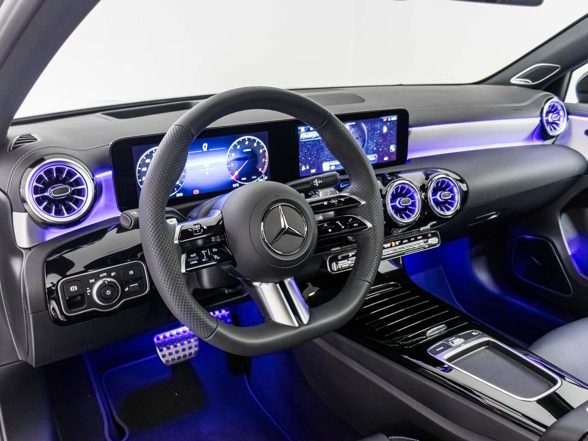 MERCEDES-BENZ A 250 4MATIC-image-9