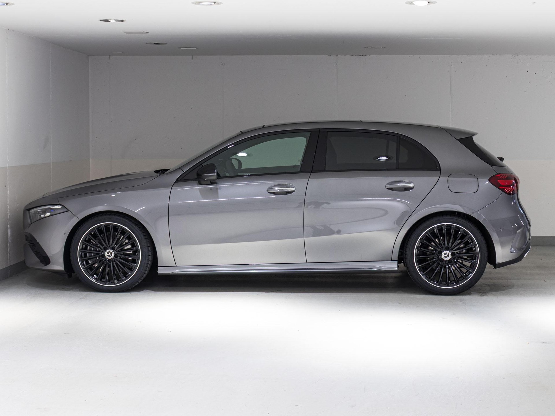 MERCEDES-BENZ A 250 4MATIC-image-4