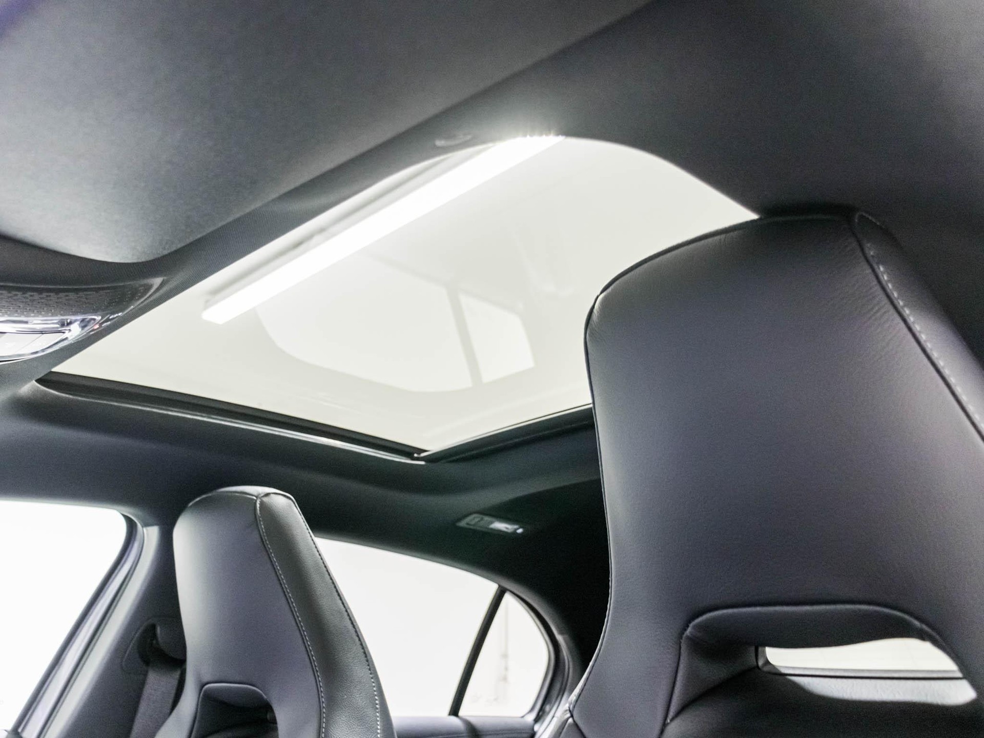 MERCEDES-BENZ A 250 4MATIC-image-8