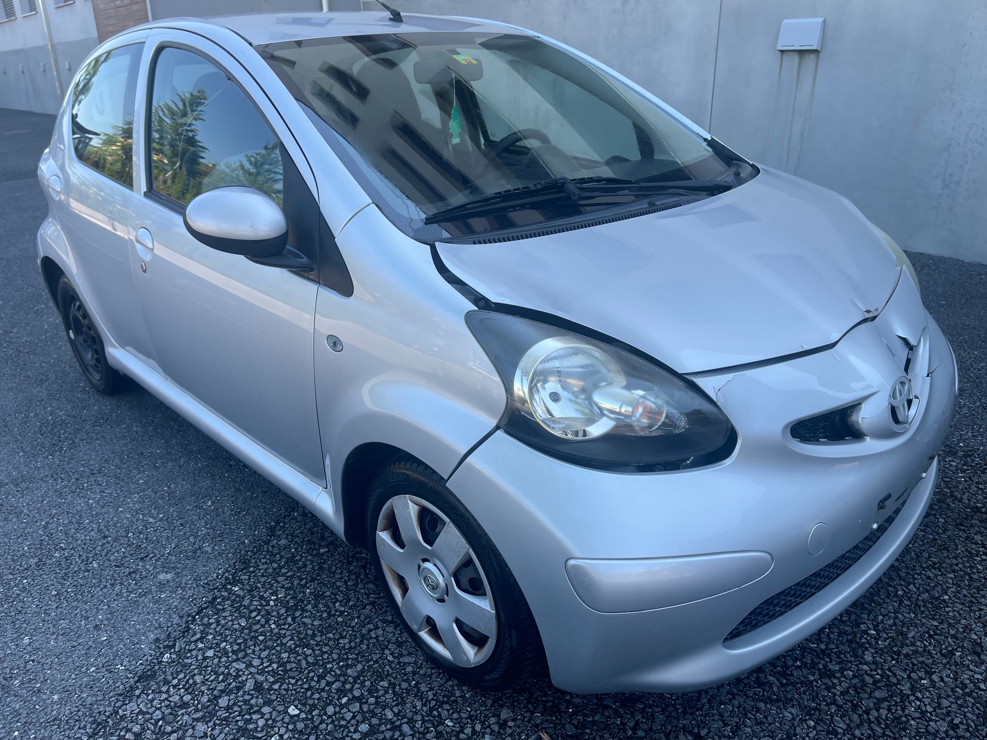 TOYOTA Aygo 1.0 Linea Terra-image-1
