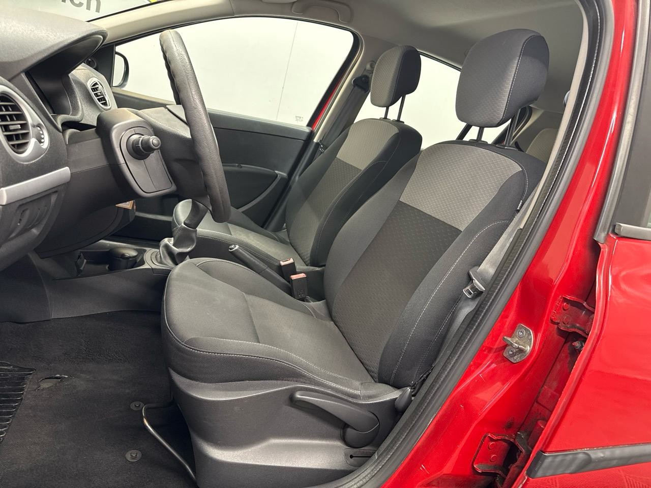 RENAULT Clio 1.2 16V Dynamique-image-3