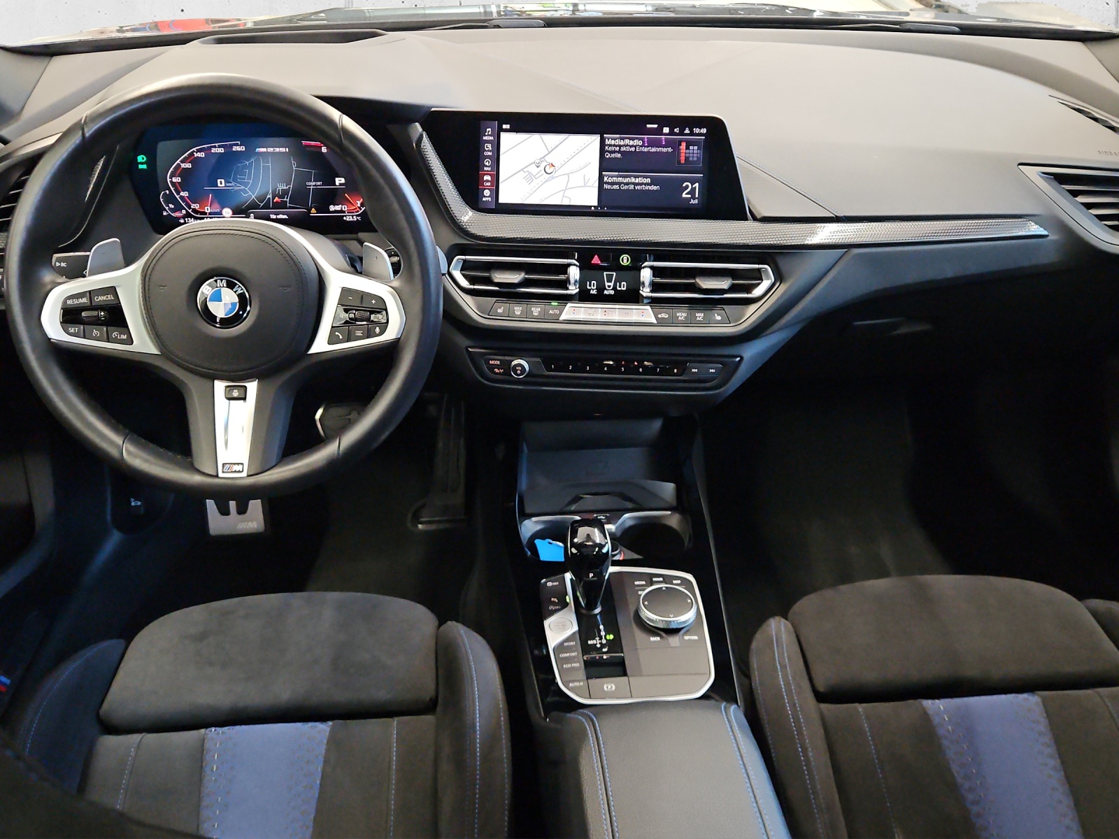 BMW M235i xDrive Gran Coupé-image-13