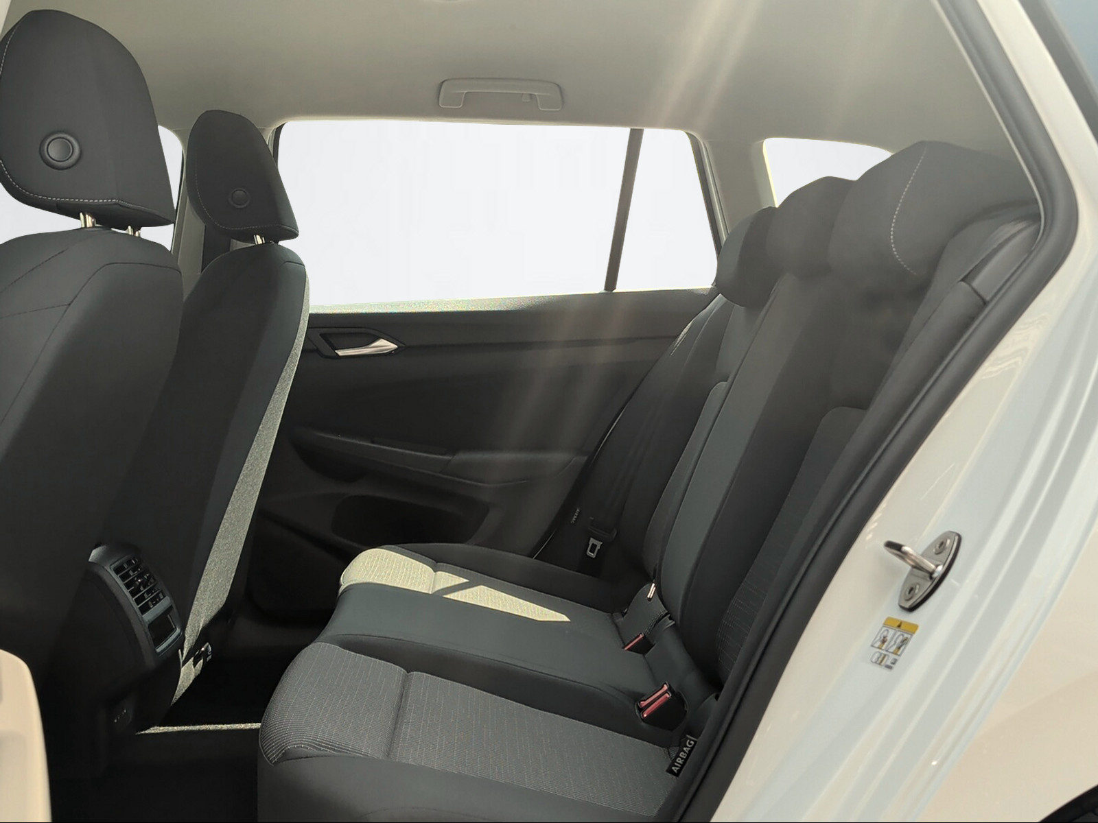 VW Golf Var BA 1.5eTSI 115PS 1500ccm 115PS/85kW 4 Zylinder eTSI Benzin / mHEV-image-8