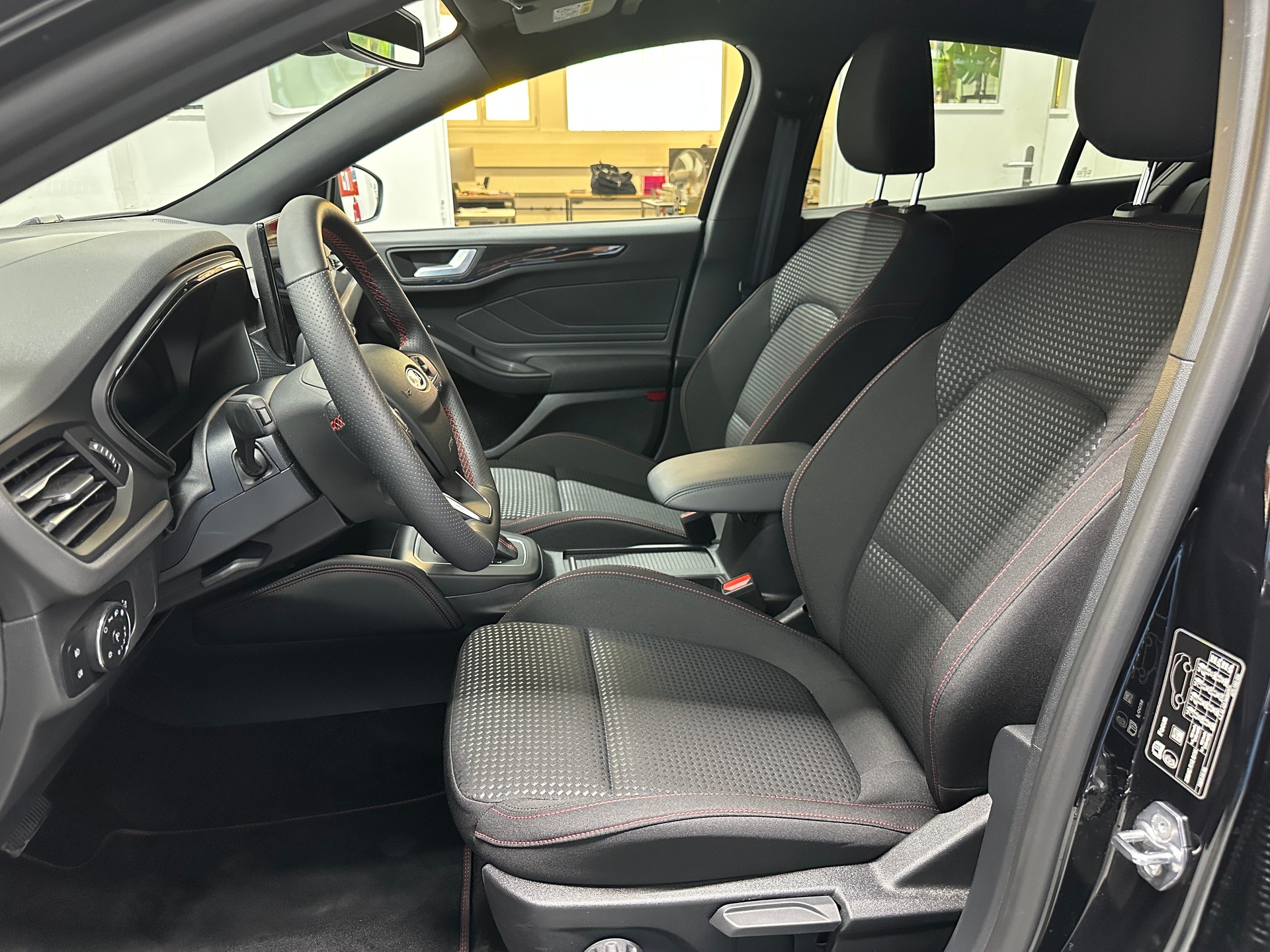 FORD Focus 1.0 MHEV ST-Line X Automat-image-7