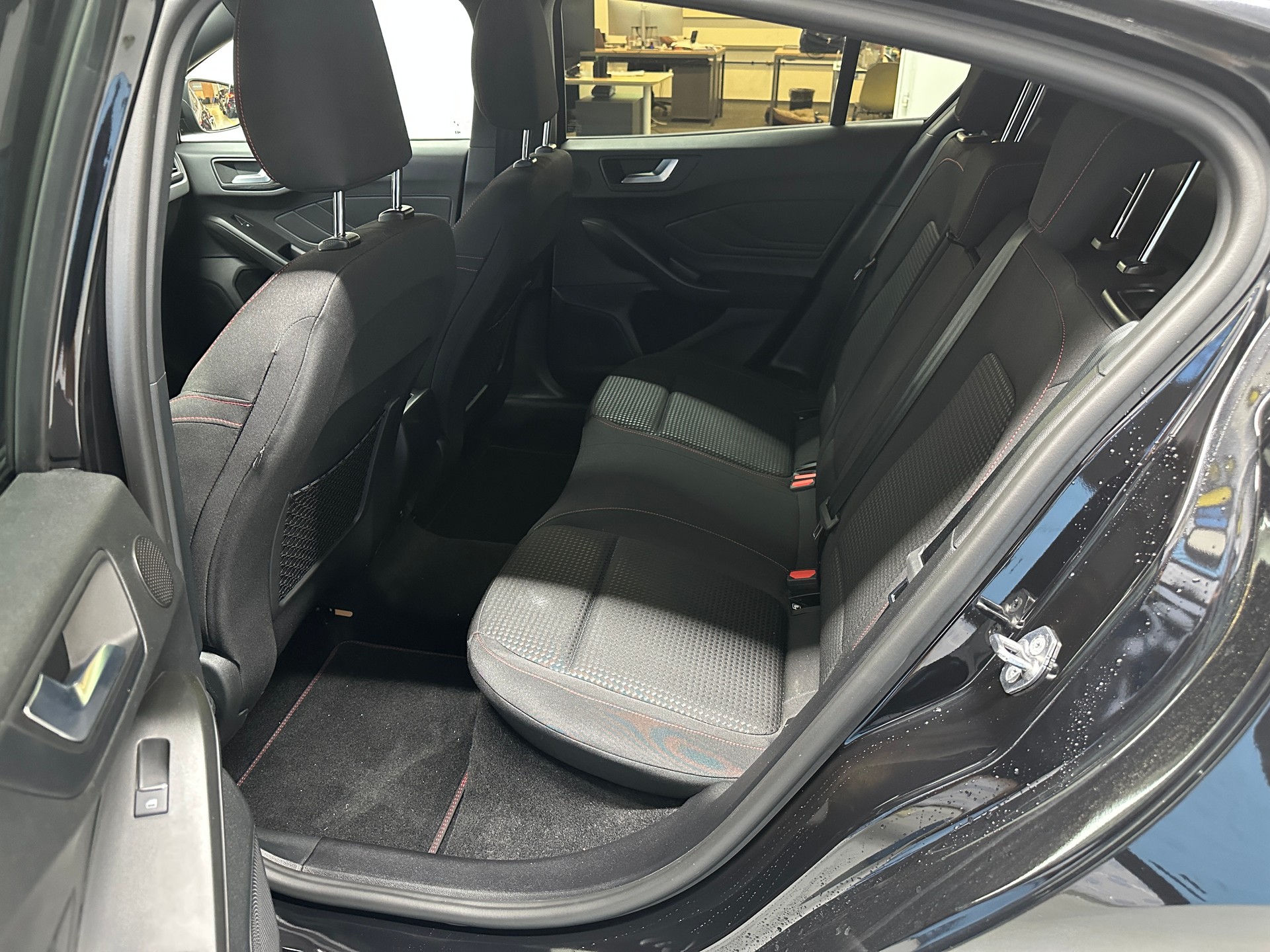 FORD Focus 1.0 MHEV ST-Line X Automat-image-8