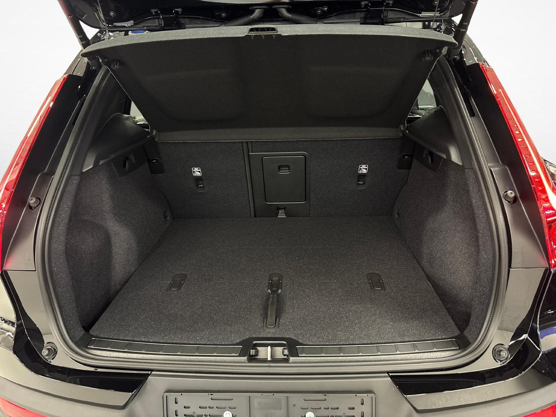 VOLVO EX40 Twin Black Edition AWD-image-11