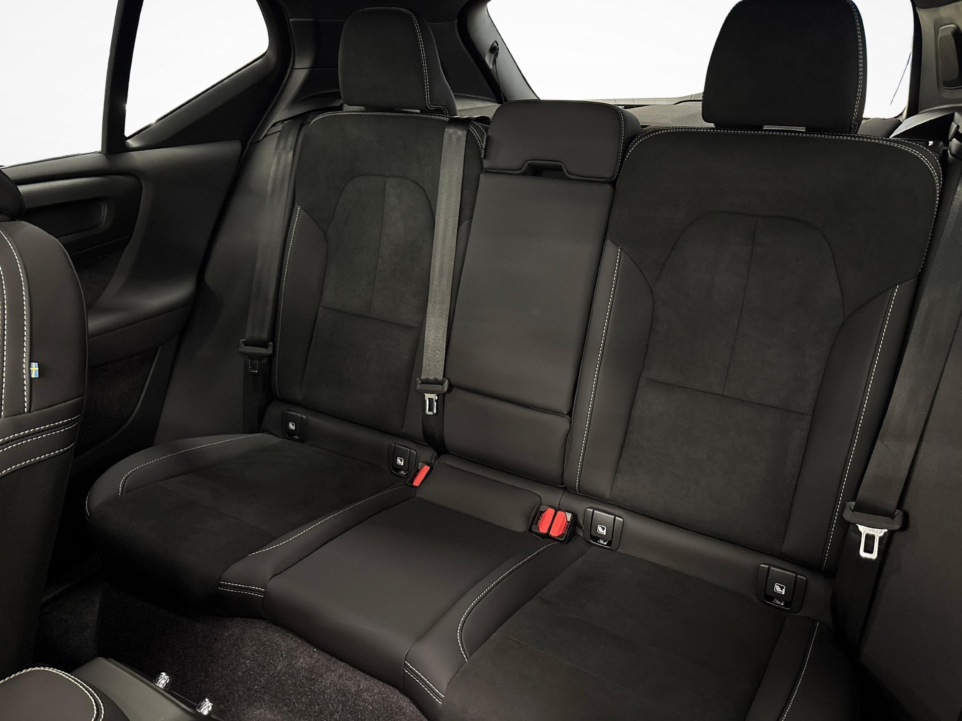 VOLVO EX40 Twin Black Edition AWD-image-10