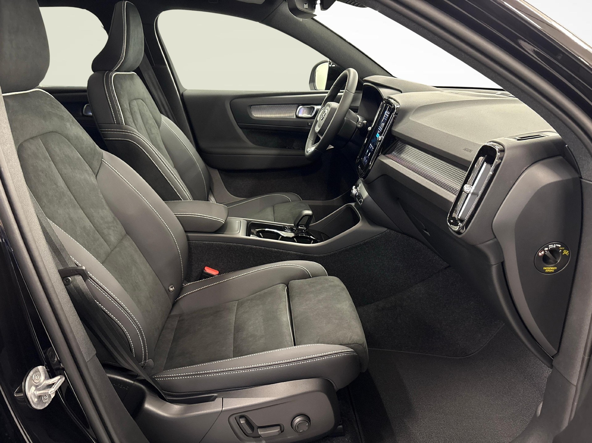 VOLVO EX40 Twin Black Edition AWD-image-9