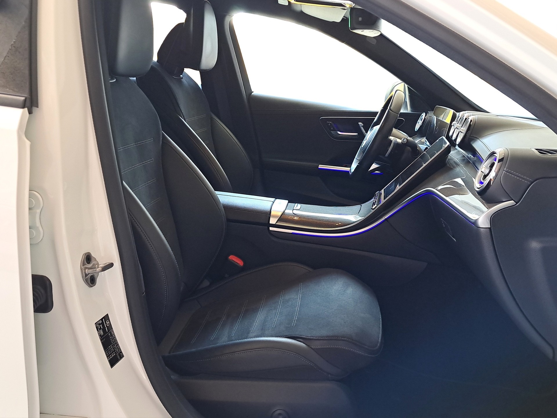 MERCEDES-BENZ C 220 d T AMG Line *Anhängerkupplung / Pack Sport Black / 360°Cam*-image-11