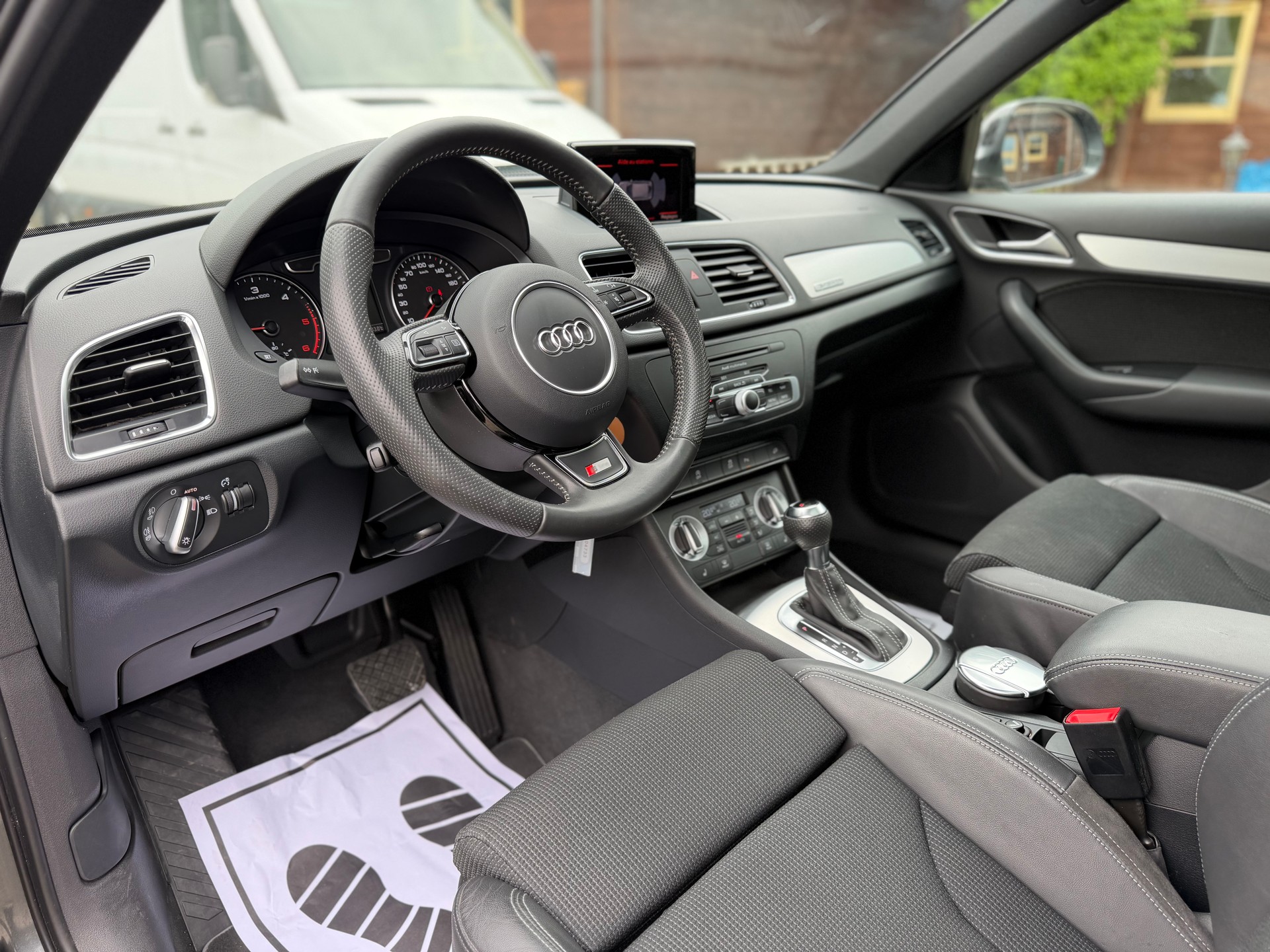 AUDI Q3 2.0 TDI quattro S-tronic-image-7