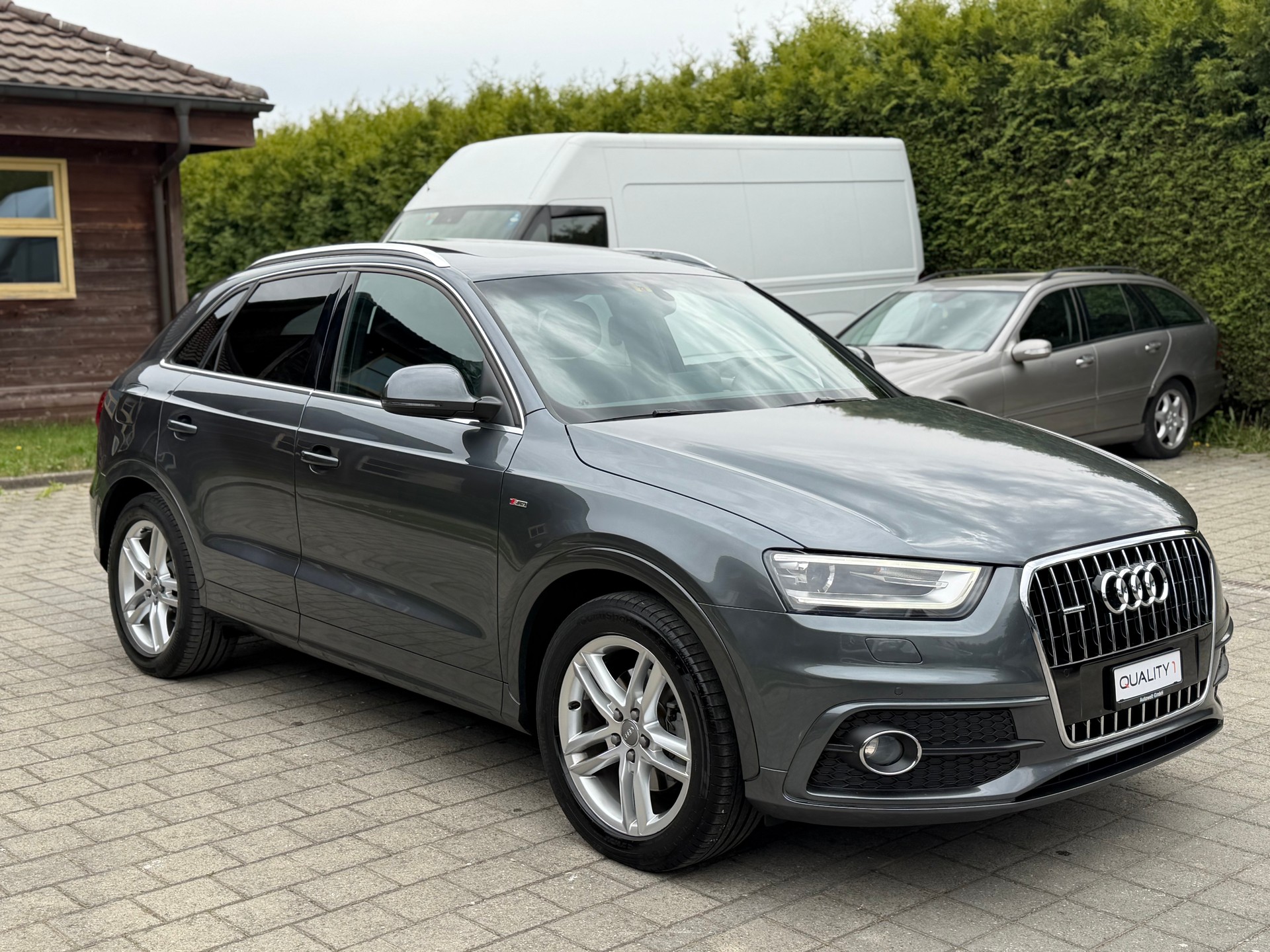 AUDI Q3 2.0 TDI quattro S-tronic-image-2