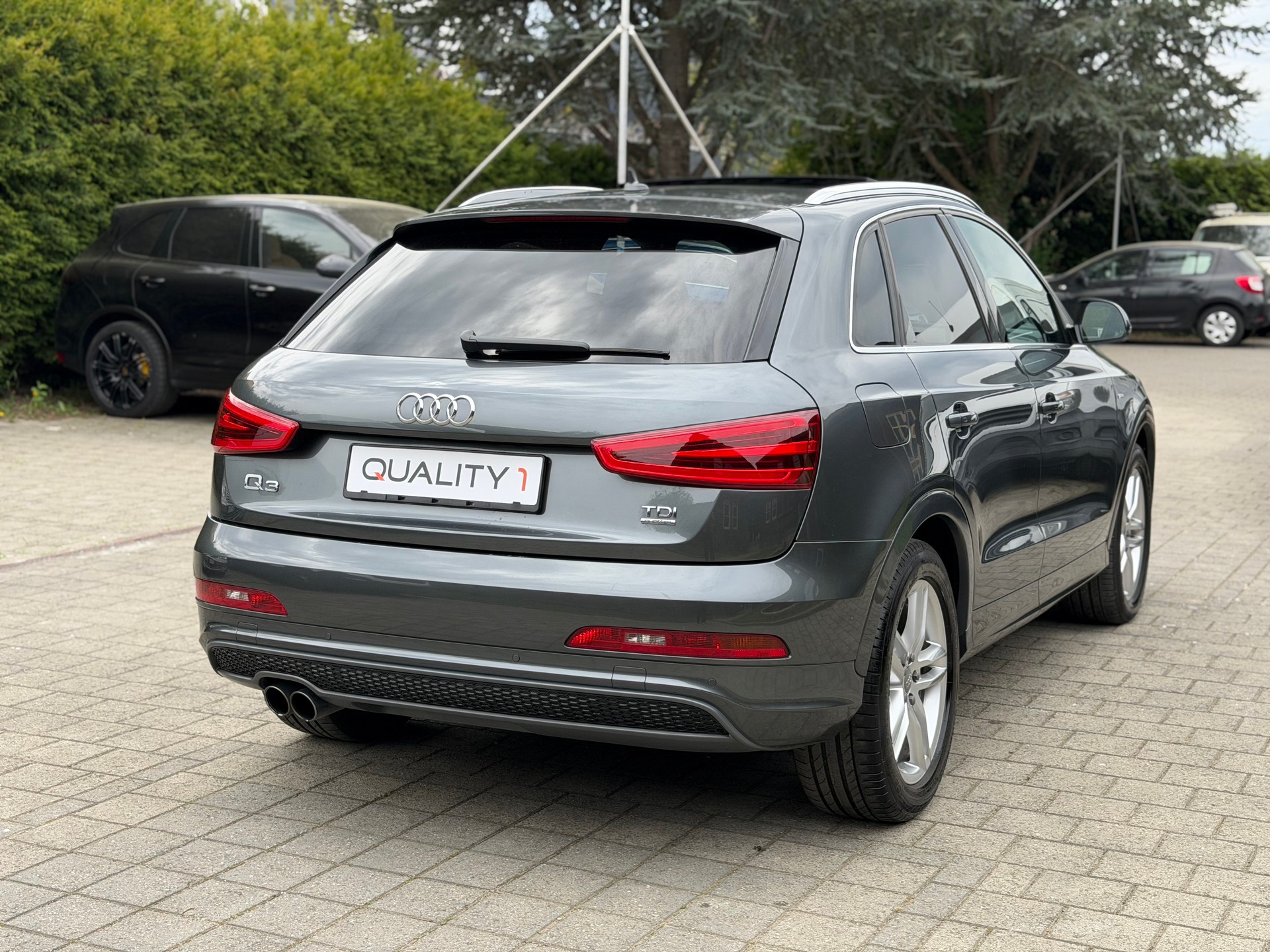 AUDI Q3 2.0 TDI quattro S-tronic-image-3
