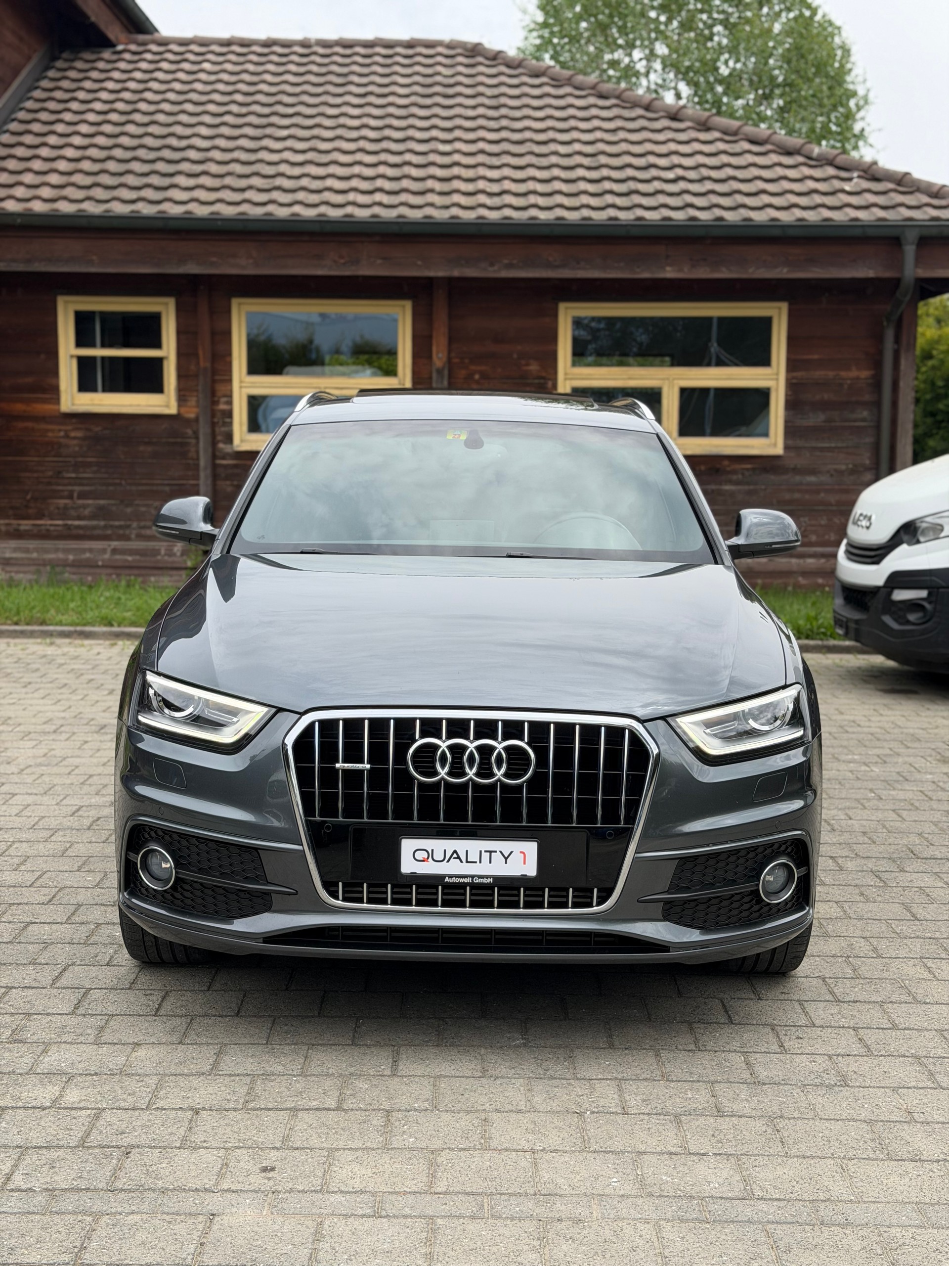 AUDI Q3 2.0 TDI quattro S-tronic-image-1