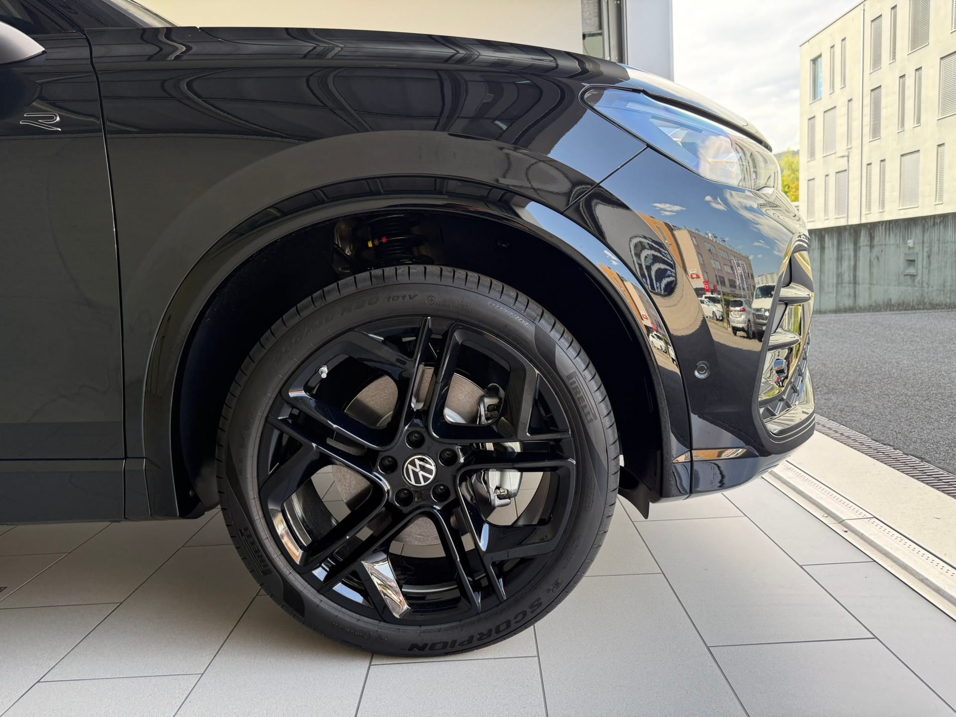 VW Tiguan 2.0 TSI DSG R-Line United 4Motion-image-17