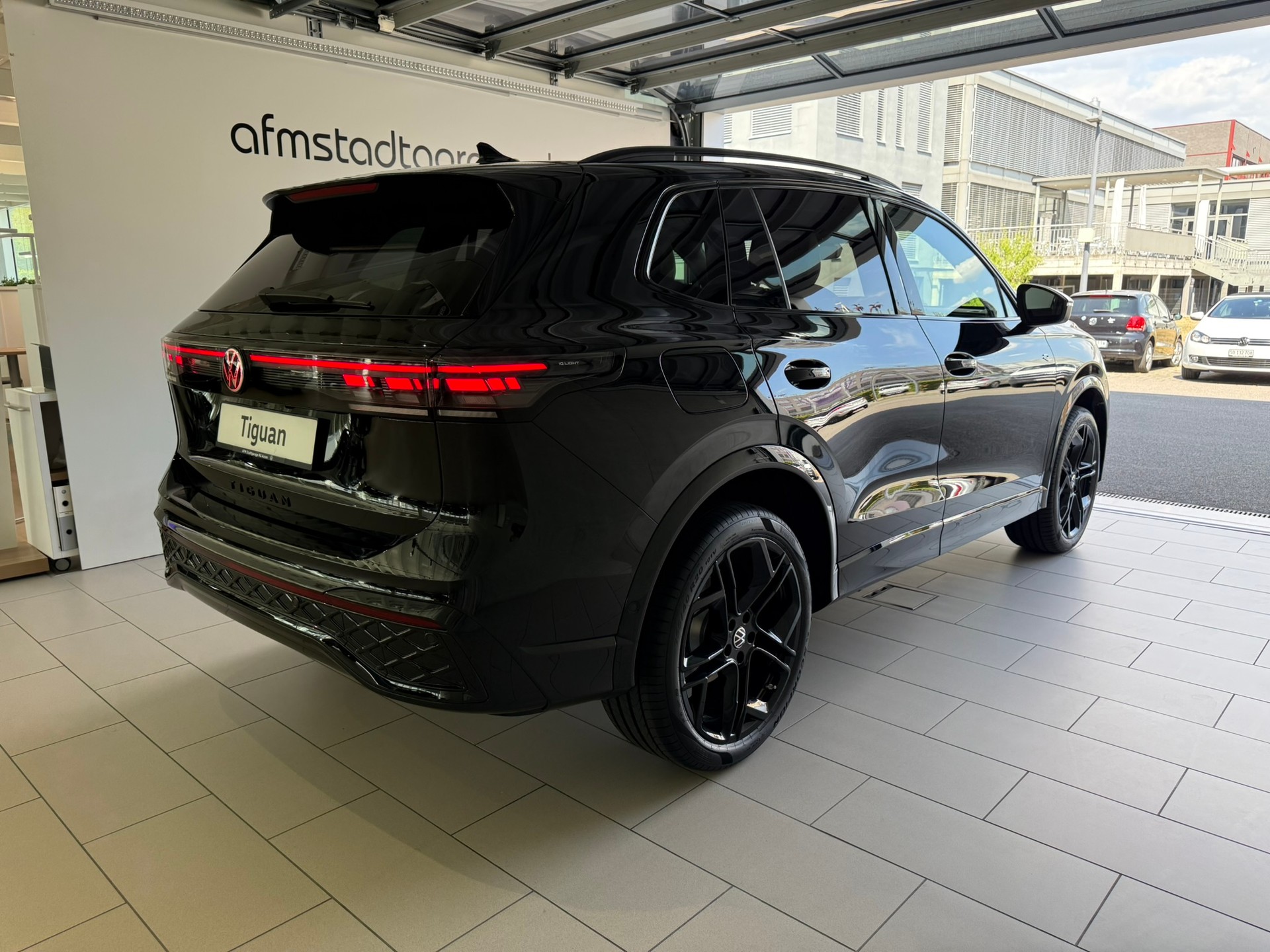 VW Tiguan 2.0 TSI DSG R-Line United 4Motion-image-5