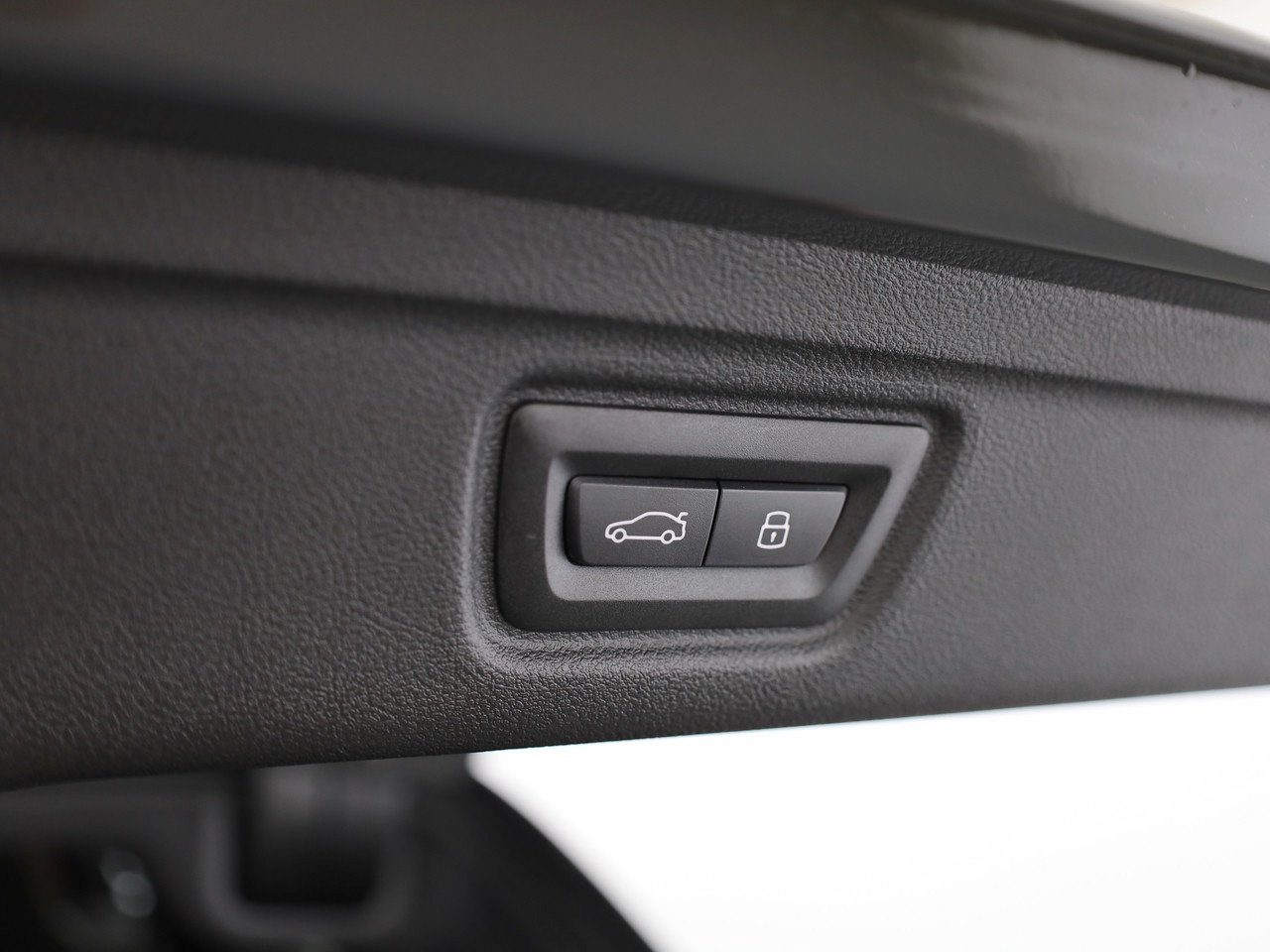 BMW M3 Touring xDrive Competition M-image-8