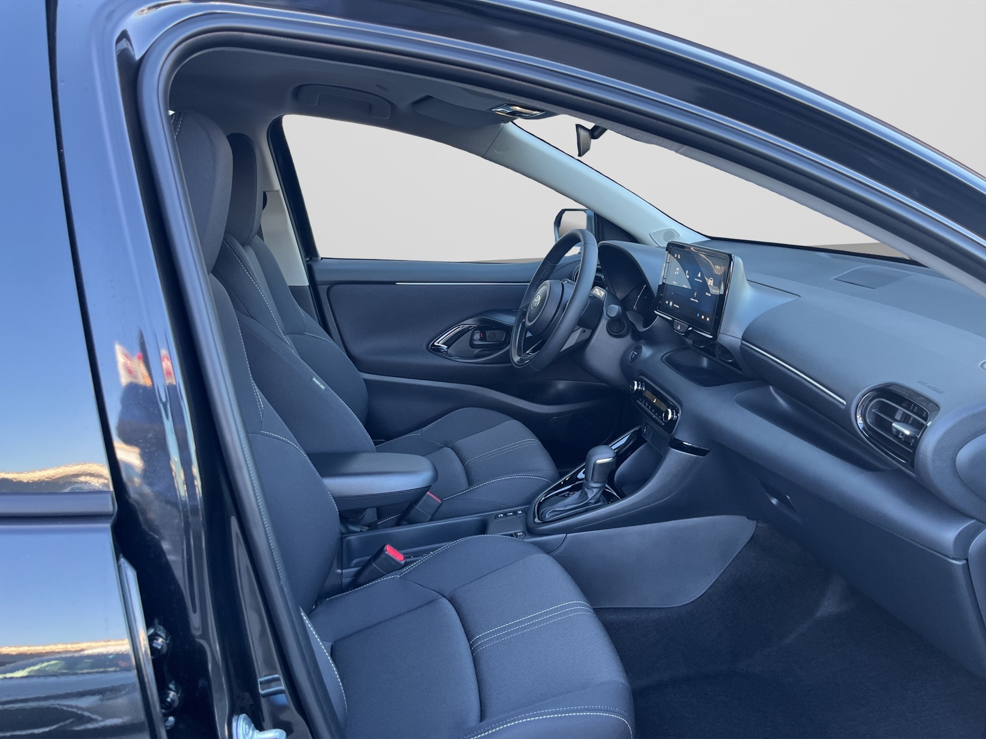 TOYOTA YARIS 1.5 VVT-i HSD Trend-image-11