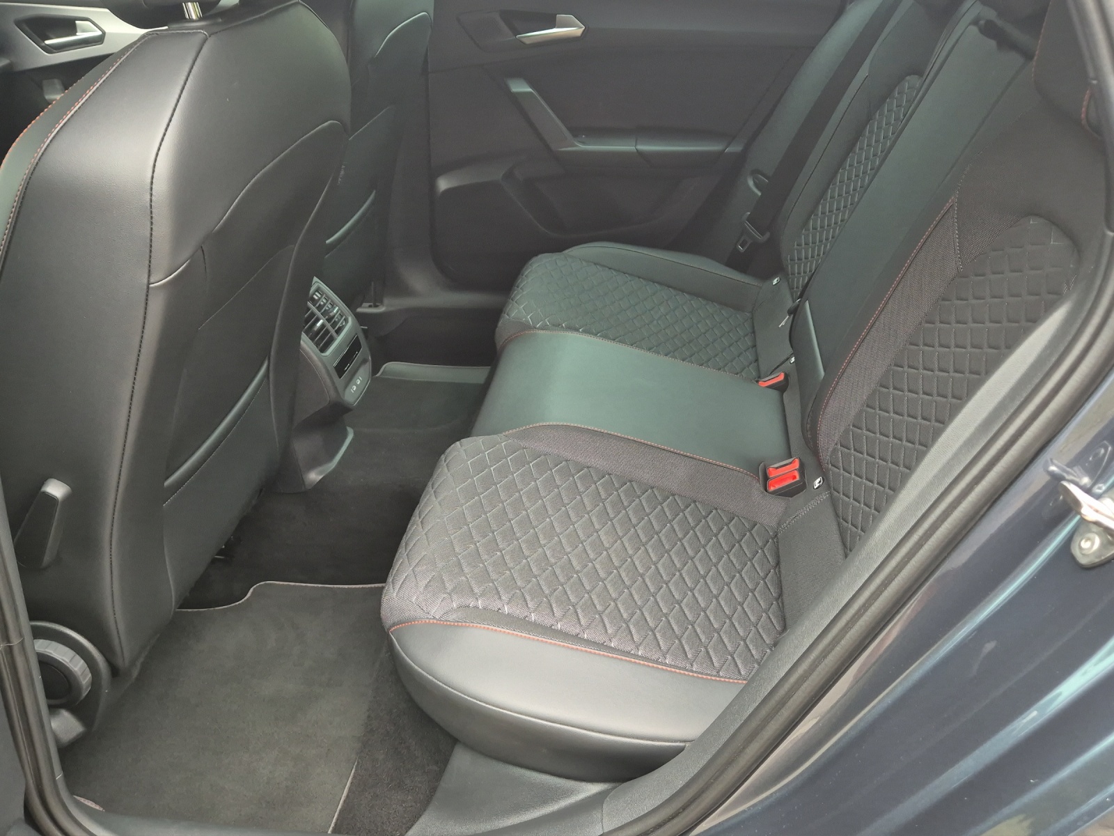 SEAT Leon ST 1.5 eHybrid pHEV DSG FR-image-20