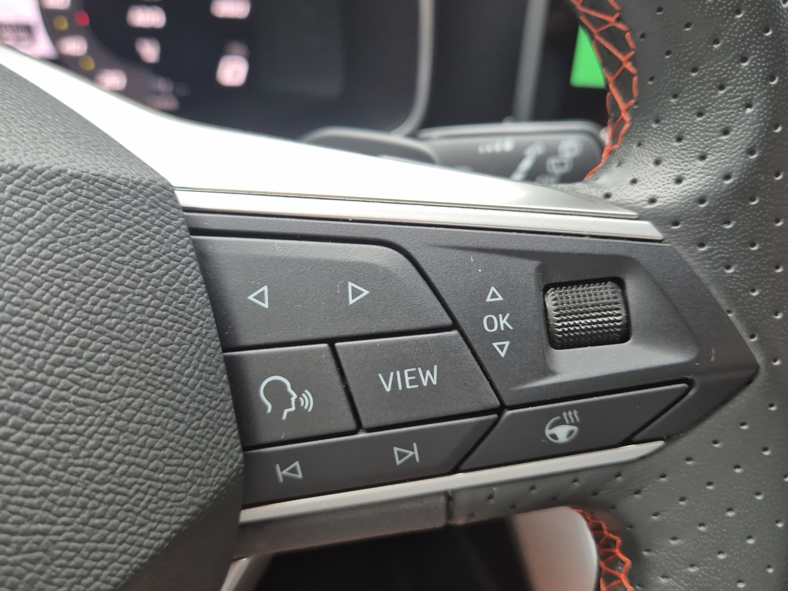 SEAT Leon ST 1.5 eHybrid pHEV DSG FR-image-18