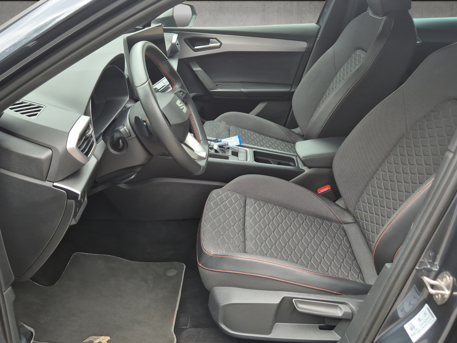 SEAT Leon ST 1.5 eHybrid pHEV DSG FR-image-8
