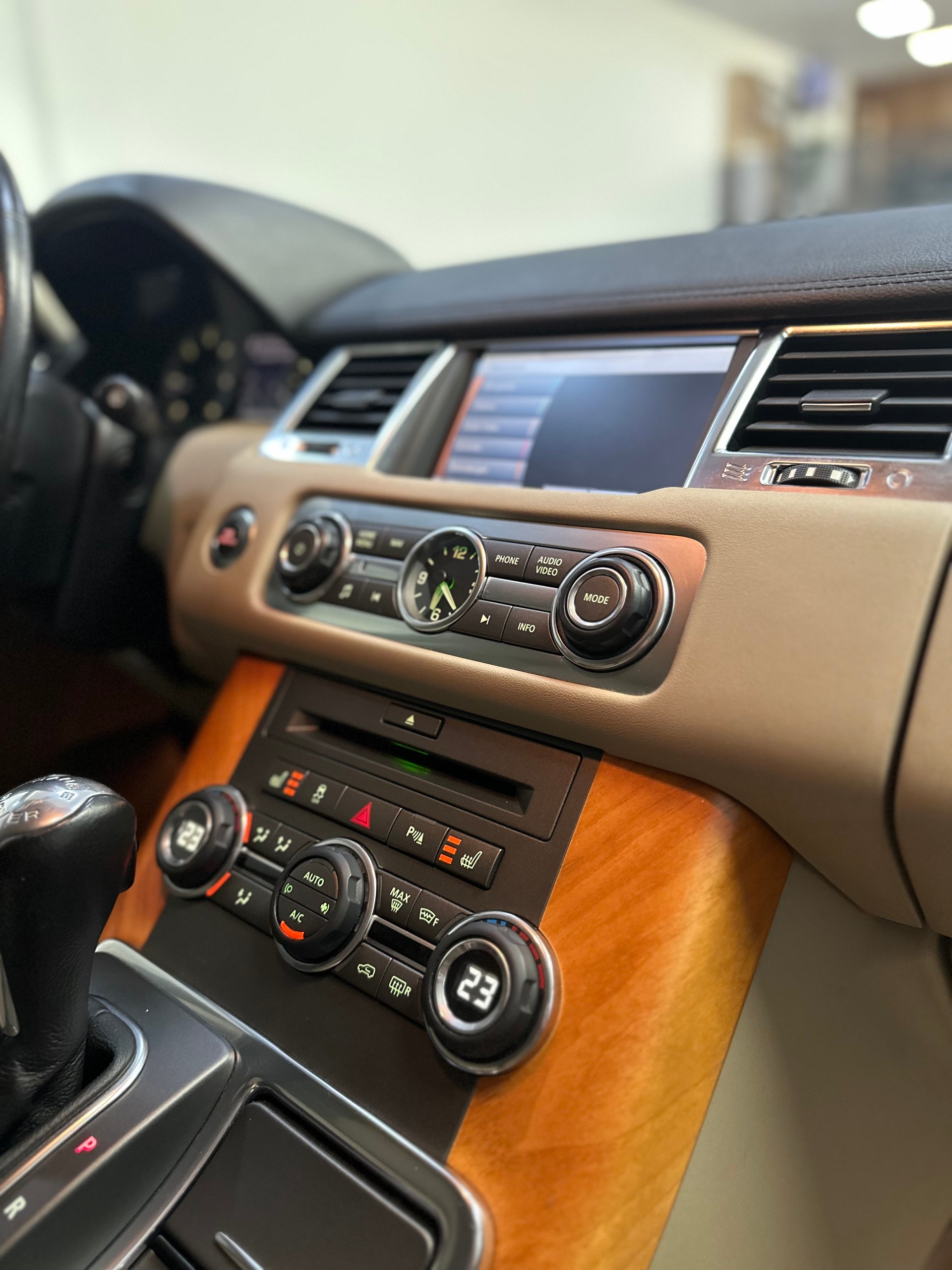 LAND ROVER Range Rover Sport 3.0 TDV6 HSE Automatic-image-14
