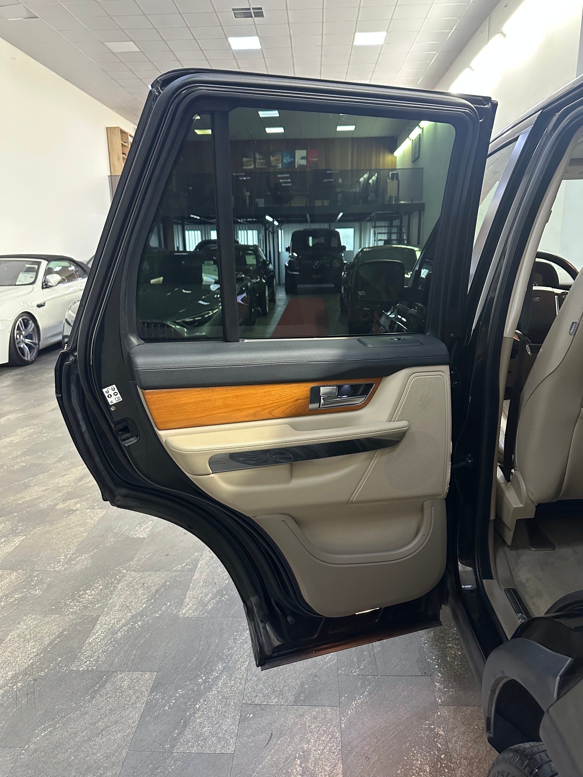 LAND ROVER Range Rover Sport 3.0 TDV6 HSE Automatic-image-17