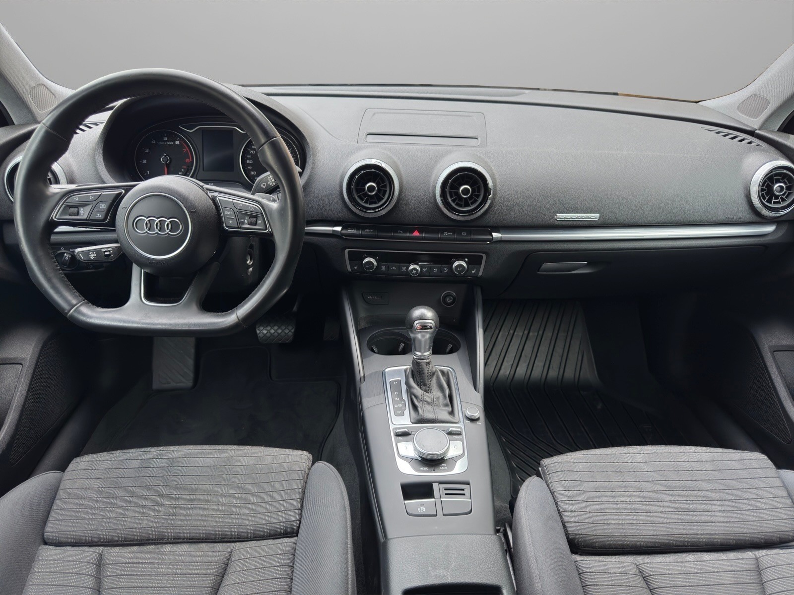 AUDI A3 Sportback 40 TFSI Sport Attraction quattro S-tronic-image-8