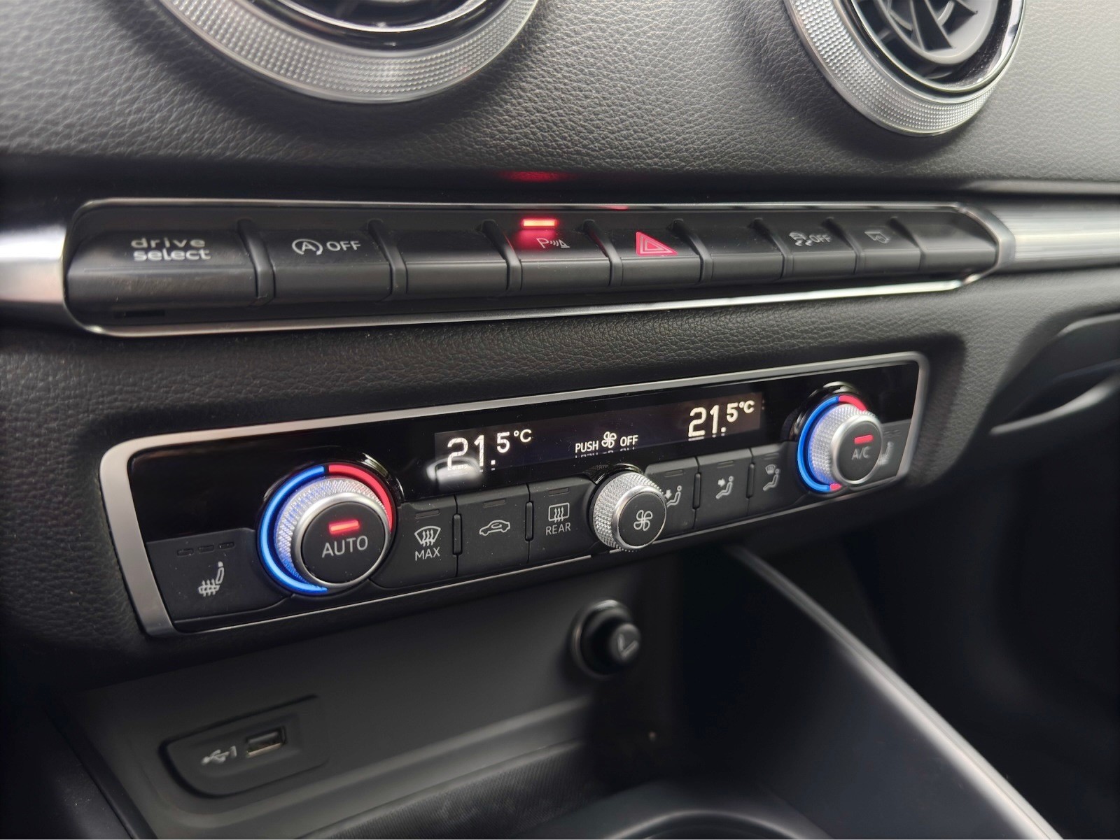 AUDI A3 Sportback 40 TFSI Sport Attraction quattro S-tronic-image-19