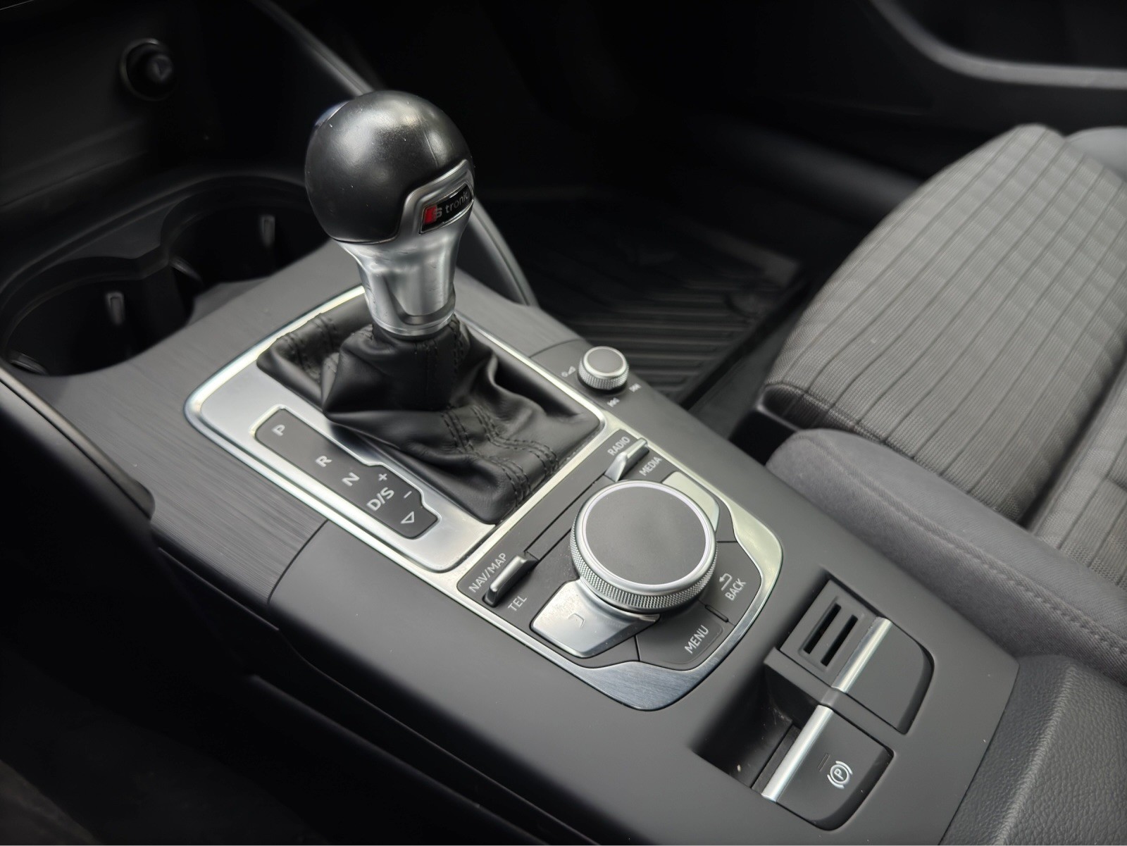 AUDI A3 Sportback 40 TFSI Sport Attraction quattro S-tronic-image-17