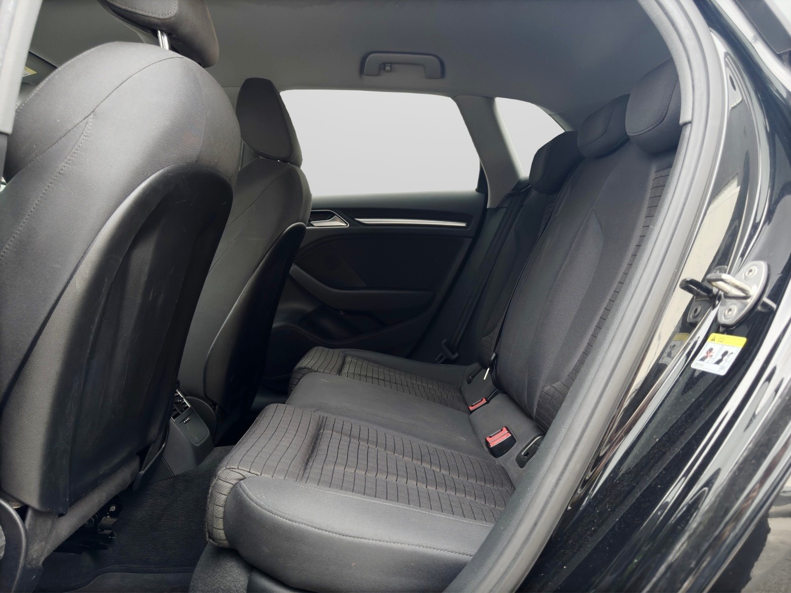 AUDI A3 Sportback 40 TFSI Sport Attraction quattro S-tronic-image-10