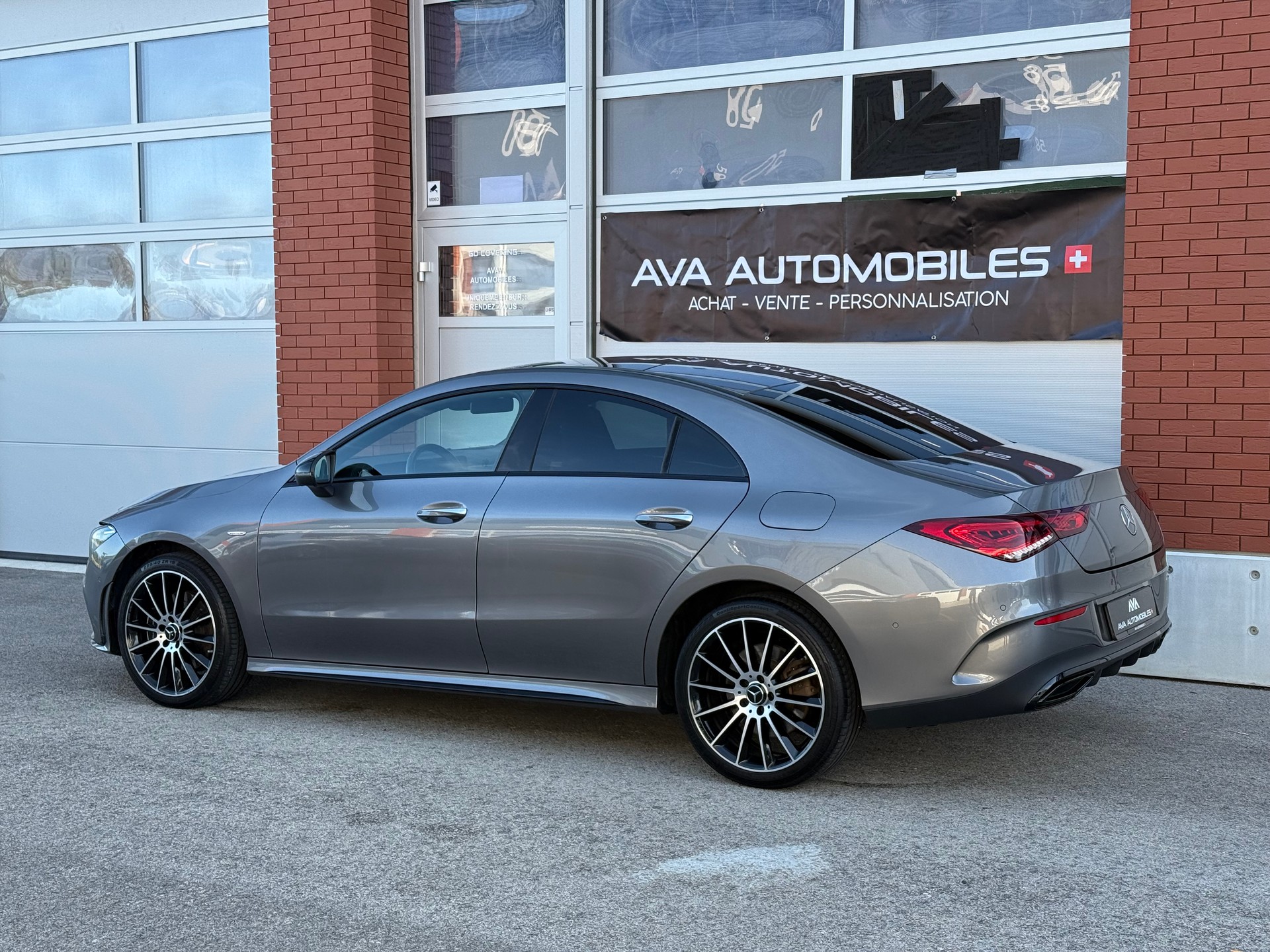 MERCEDES-BENZ CLA 250 e AMG Line 8G-DCT-image-4