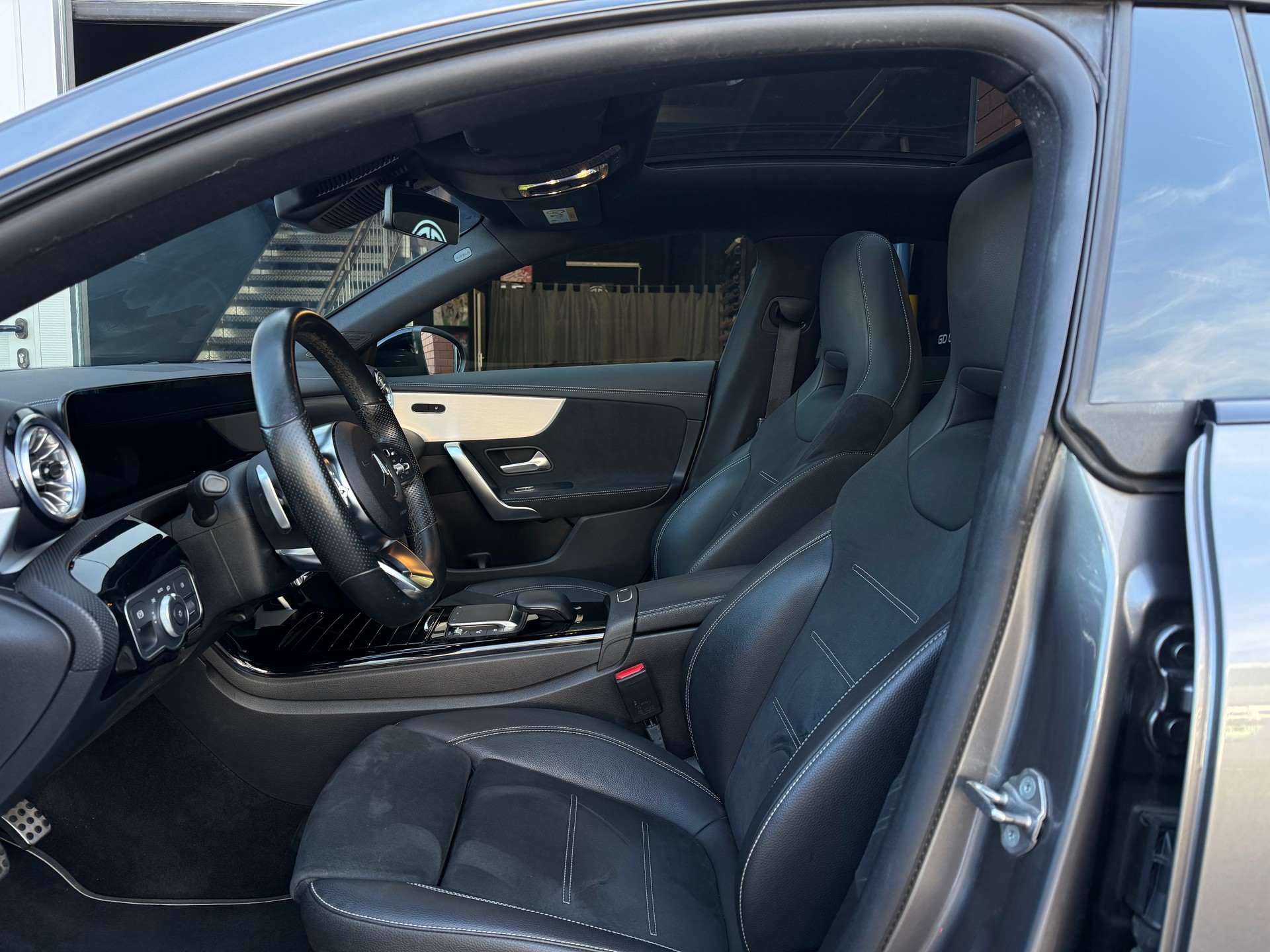 MERCEDES-BENZ CLA 250 e AMG Line 8G-DCT-image-13
